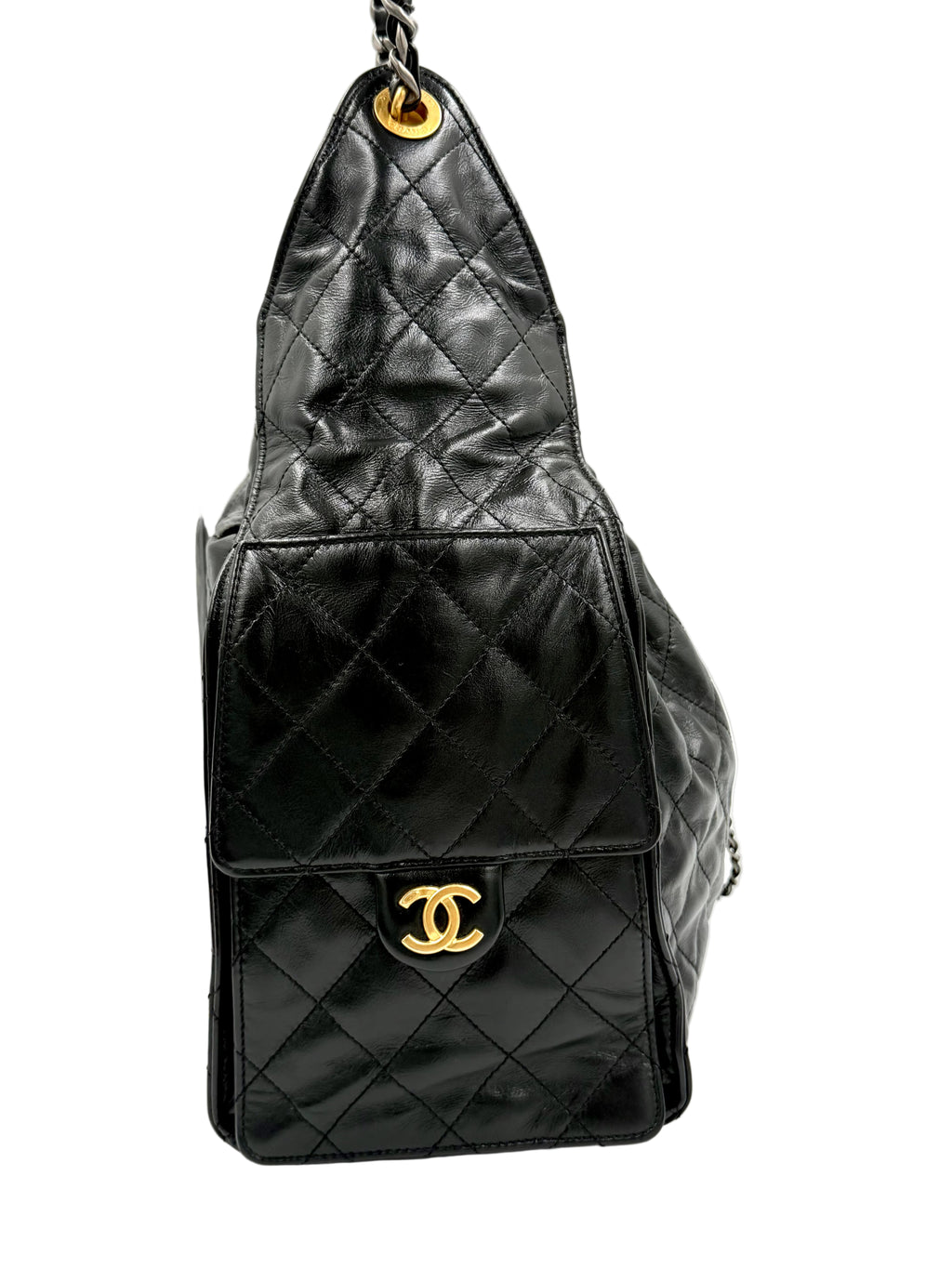 Pre-owned Chanel 25 Medium Handbag in Black Shiny Crumpled Calfskin - Authenticated