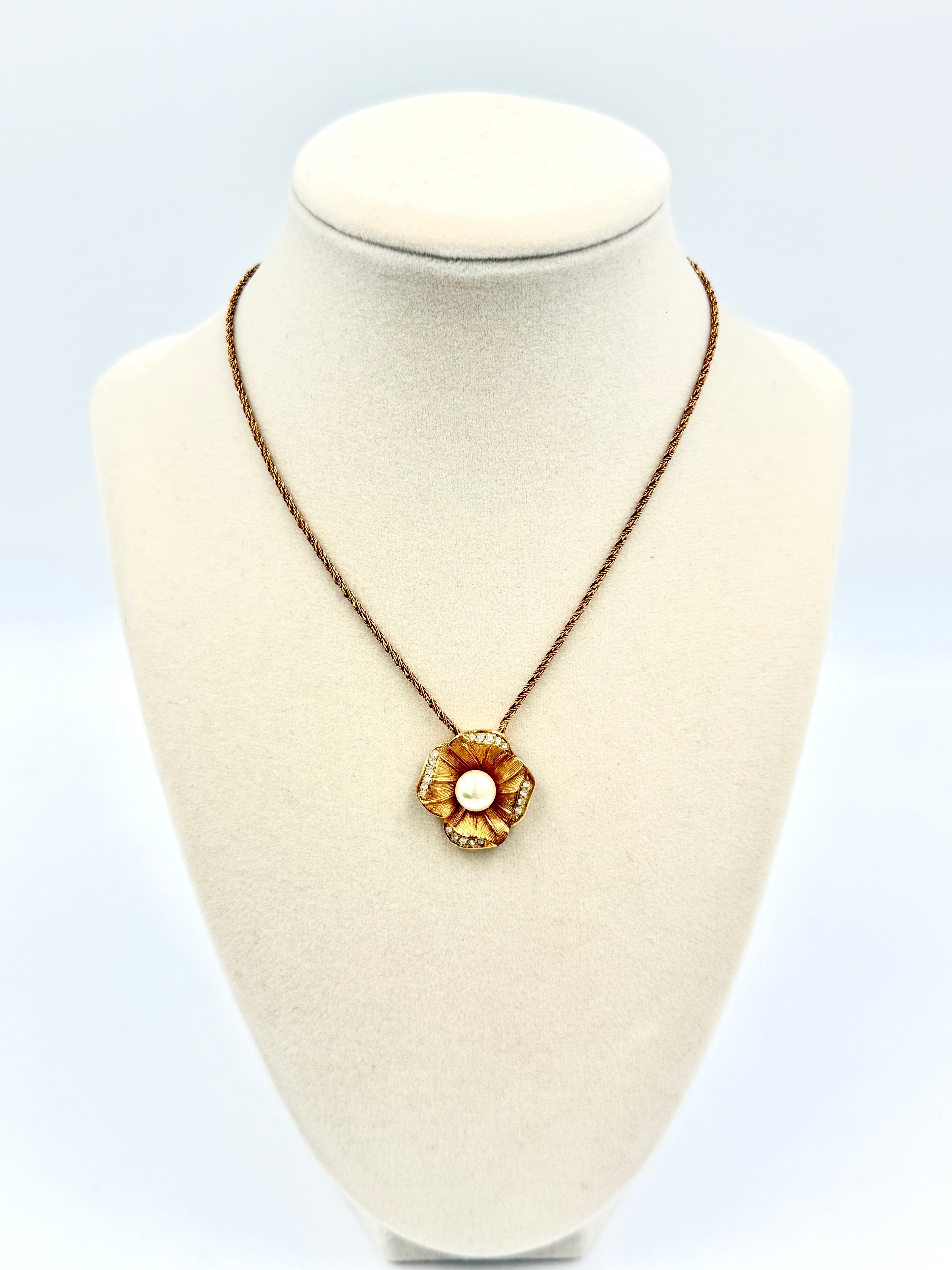 Pre-Owned Christian Dior Vintage 1980s Flower Pendant Gold Necklace - Authenticated