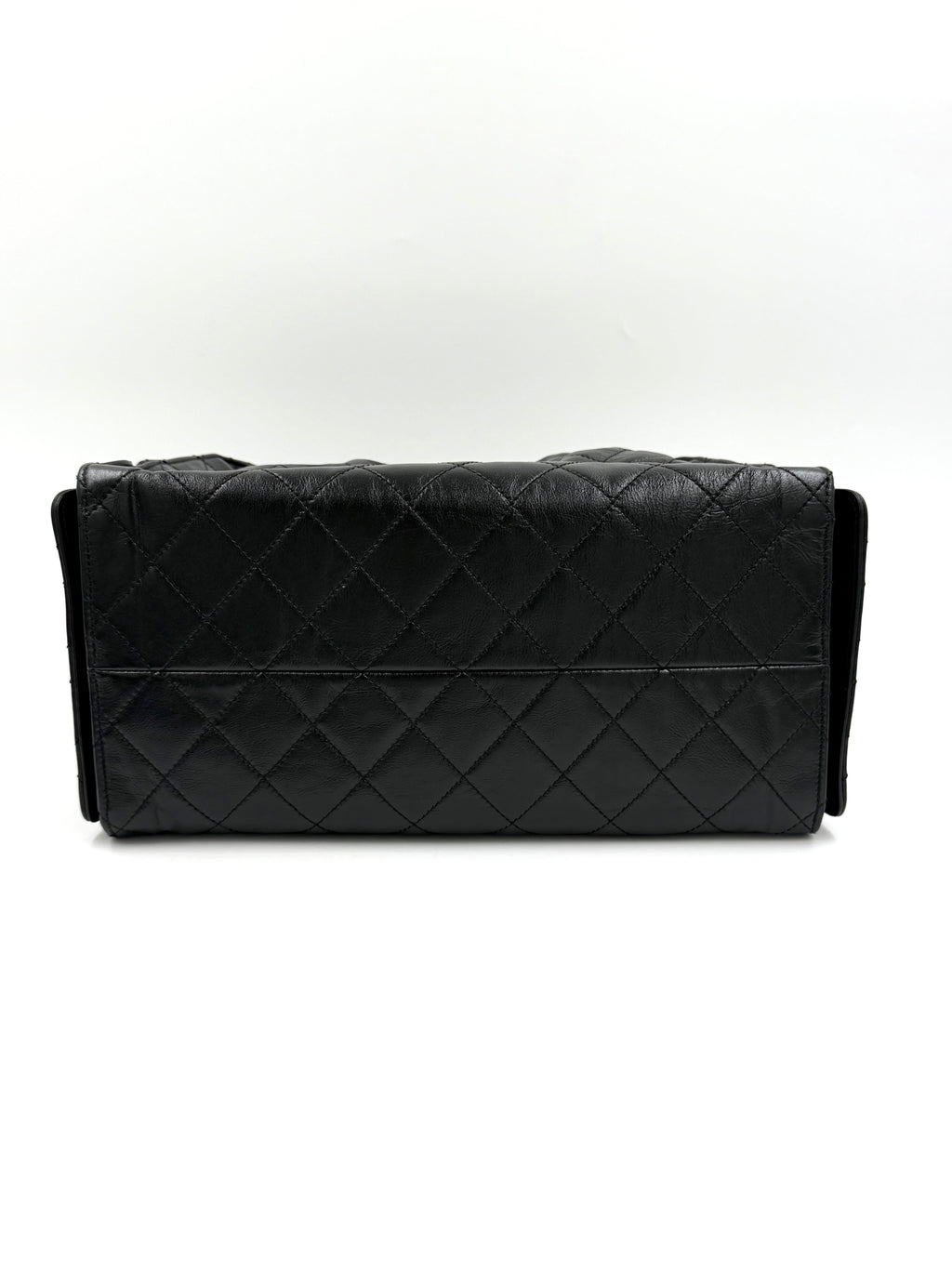 Pre-owned Chanel 25 Medium Handbag in Black Shiny Crumpled Calfskin - Authenticated