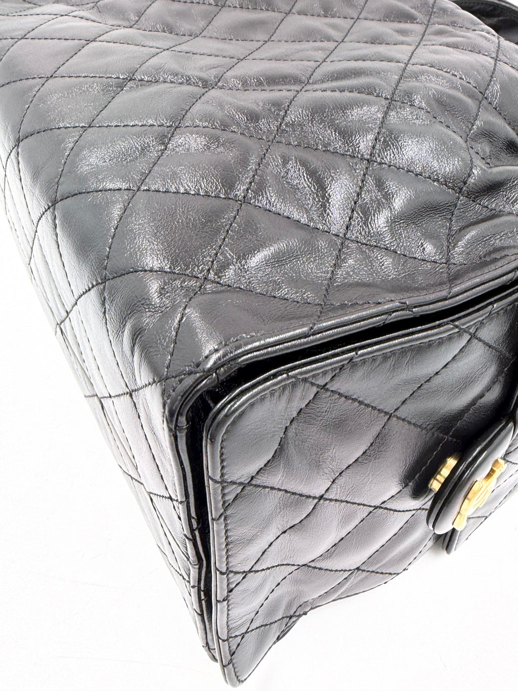 Pre-owned Chanel 25 Medium Handbag in Black Shiny Crumpled Calfskin - Authenticated