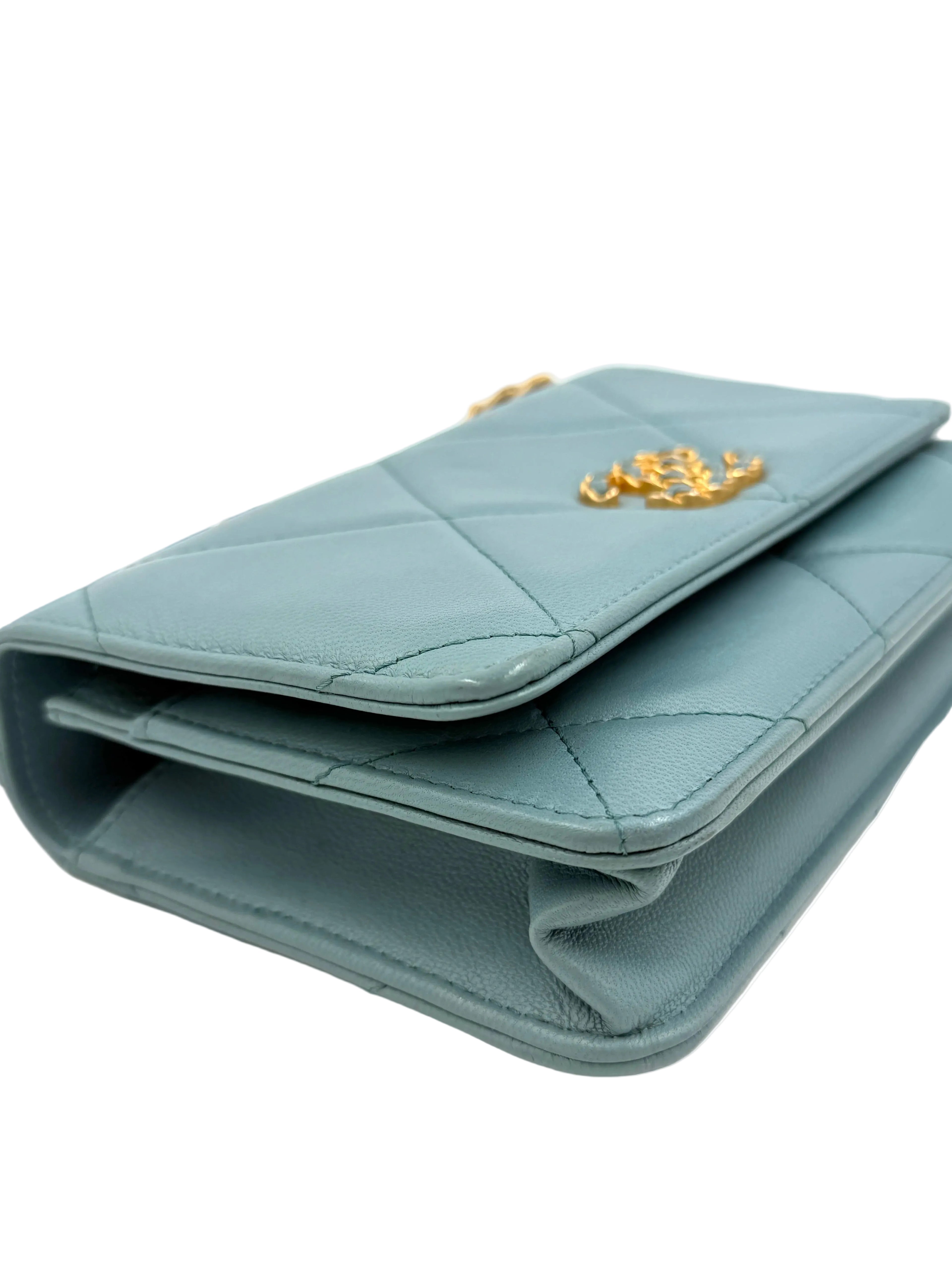 Pre-owned Chanel 19 Wallet on Chain Light Blue Lambskin Tri-Metal Hardware - Authenticated