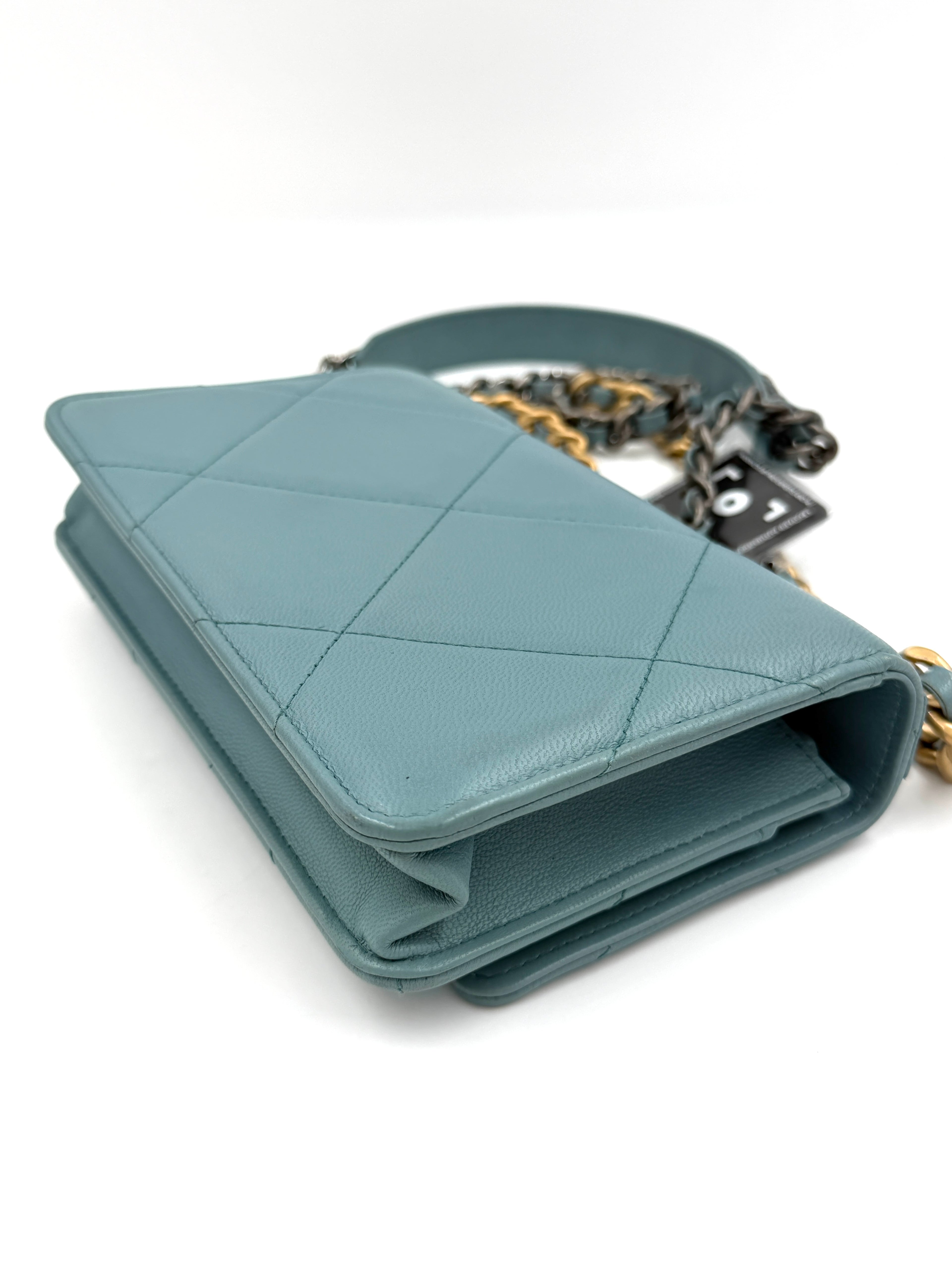 Pre-owned Chanel 19 Wallet on Chain Light Blue Lambskin Tri-Metal Hardware - Authenticated