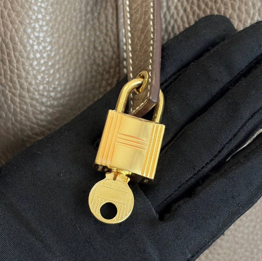 Pre-owned Hermès Picotin 22 Etoupe Taurillon Clemence Leather with Gold Hardware - Authenticated
