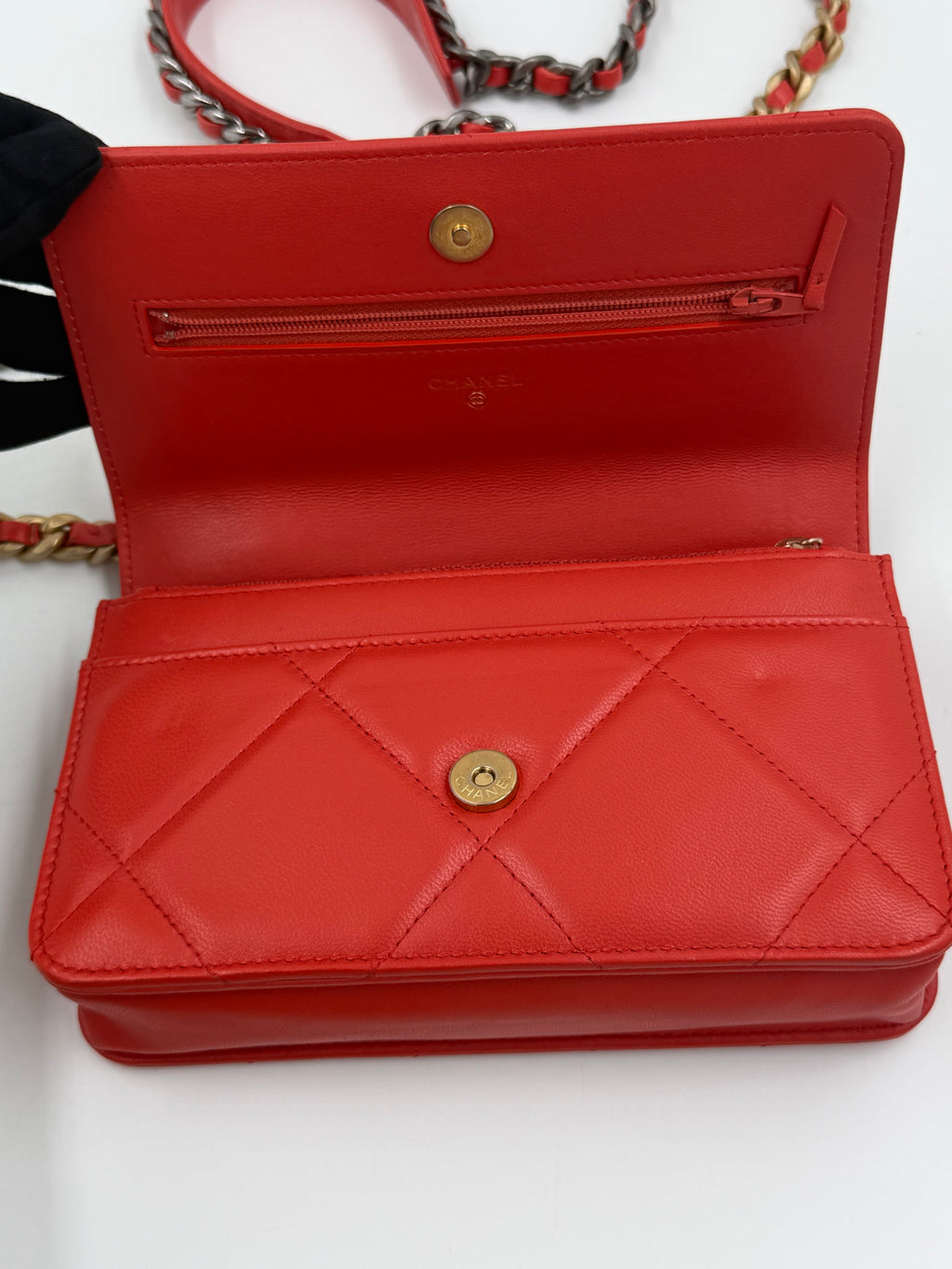 Pre-owned Chanel 19 Wallet on Chain Quilted Lambskin Red/Orange - Authenticated