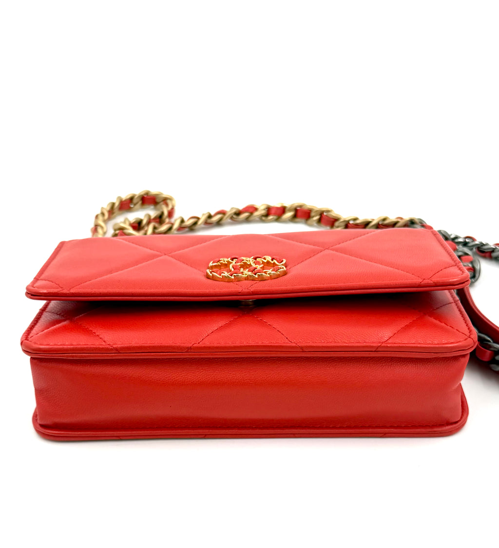 Pre-owned Chanel 19 Wallet on Chain Quilted Lambskin Red/Orange - Authenticated