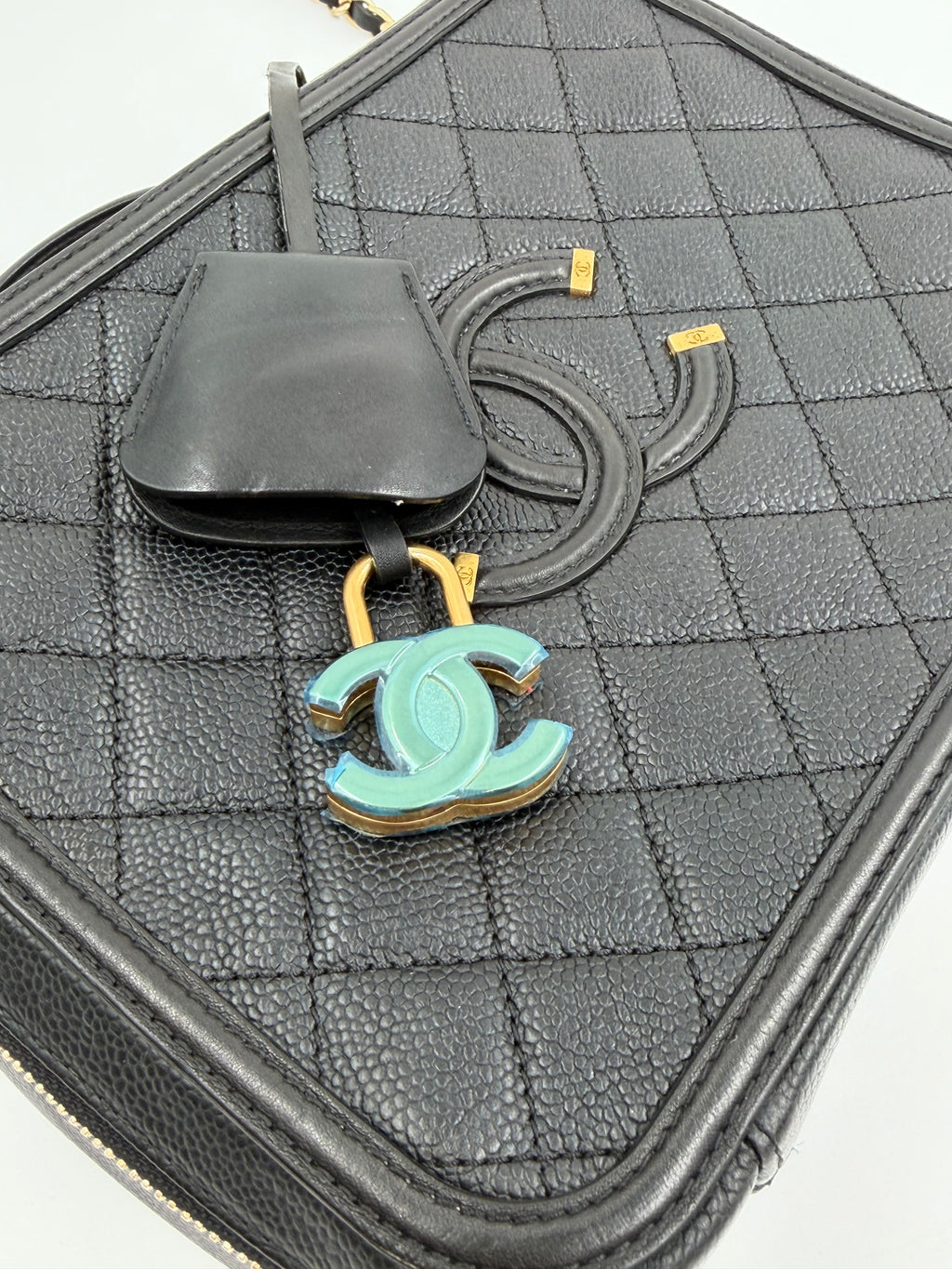 Pre-Owned Chanel Black Quilted Caviar CC Filigree Vanity Case - Authenticated