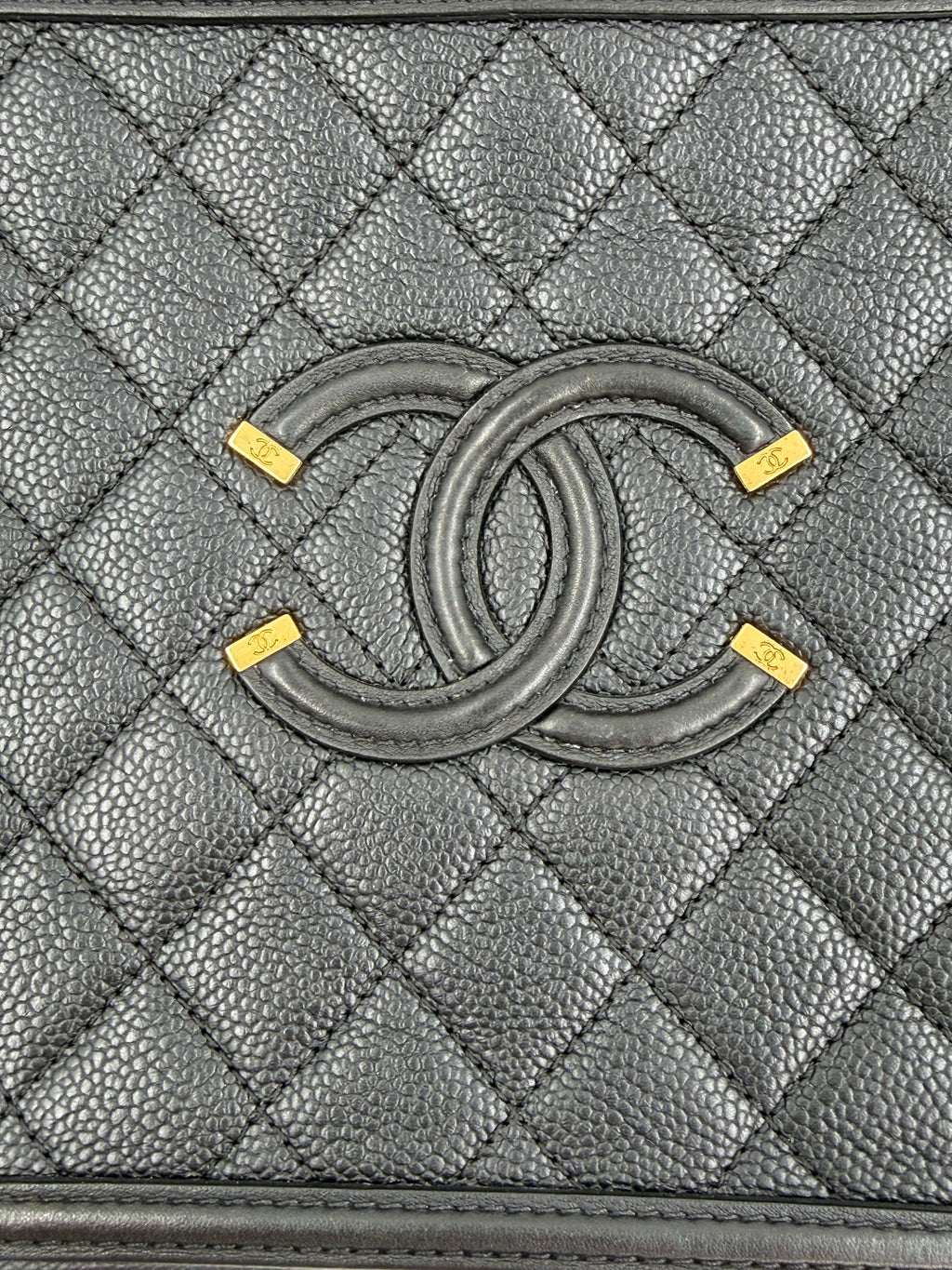 Pre-Owned Chanel Black Quilted Caviar CC Filigree Vanity Case - Authenticated