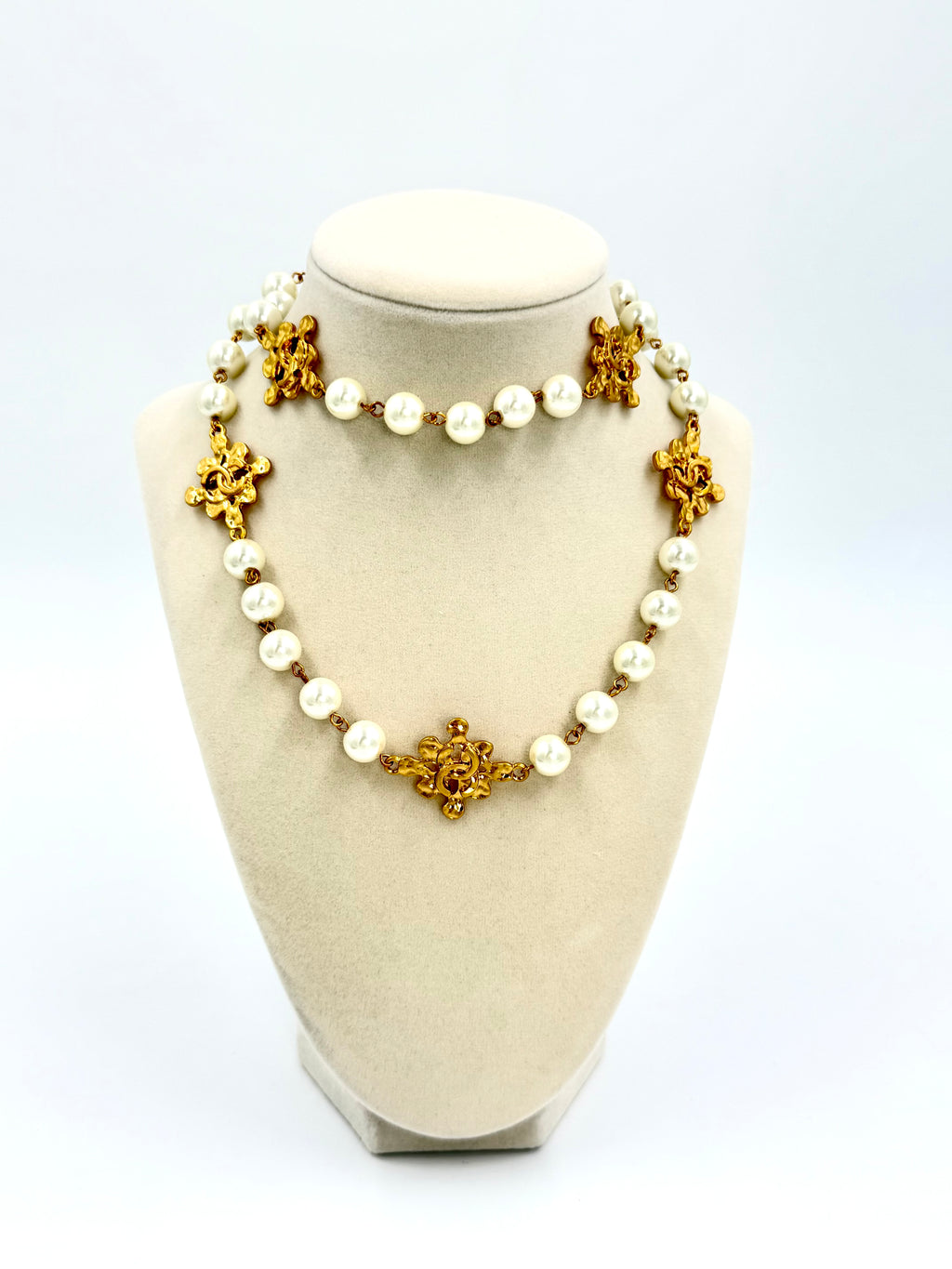 Pre-Owned Chanel Faux Pearl and Gold Plate CC Necklace 1994 - Authenticated
