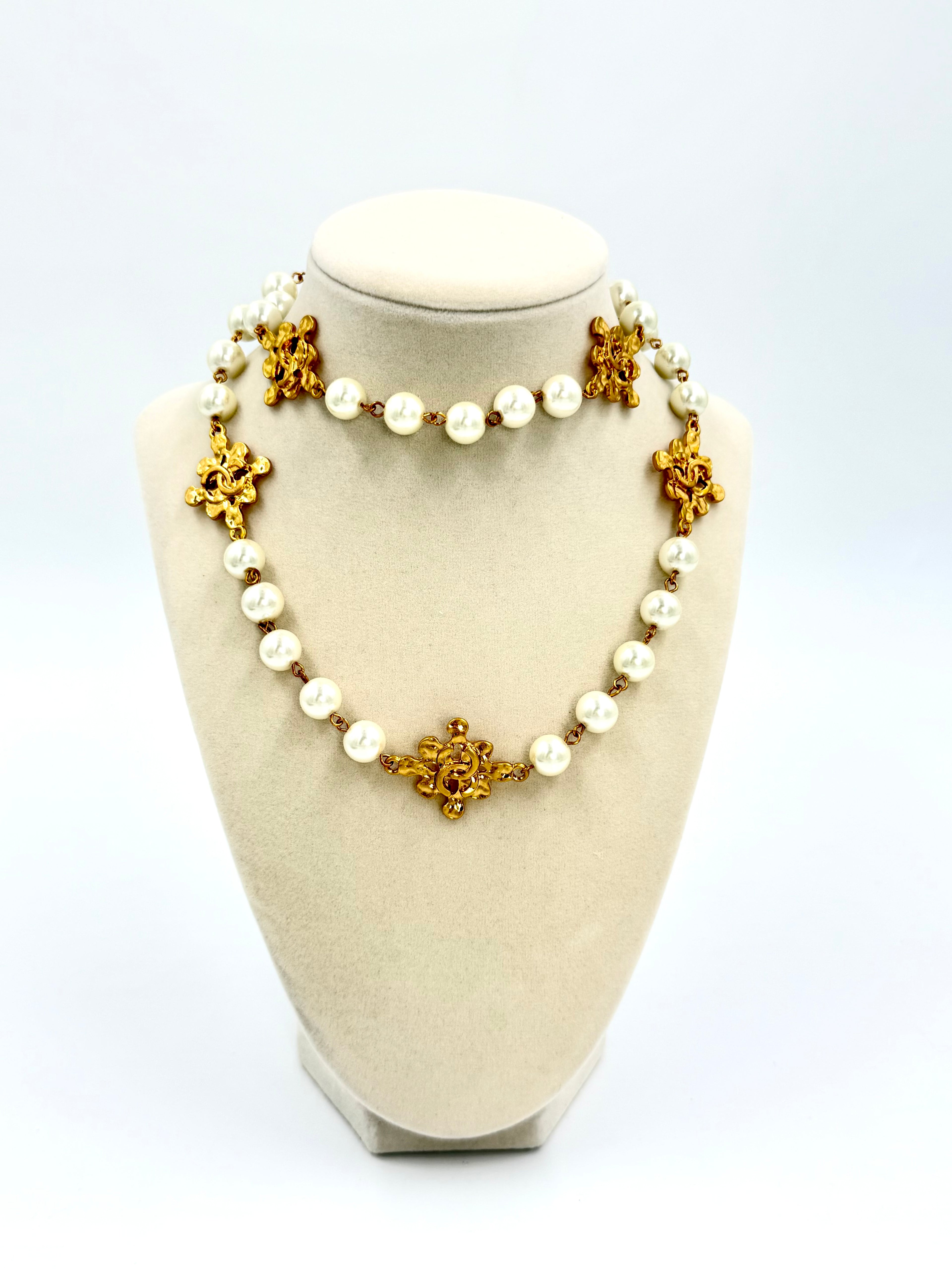 Pre-Owned Chanel Faux Pearl and Gold Plate CC Necklace 1994 - Authenticated