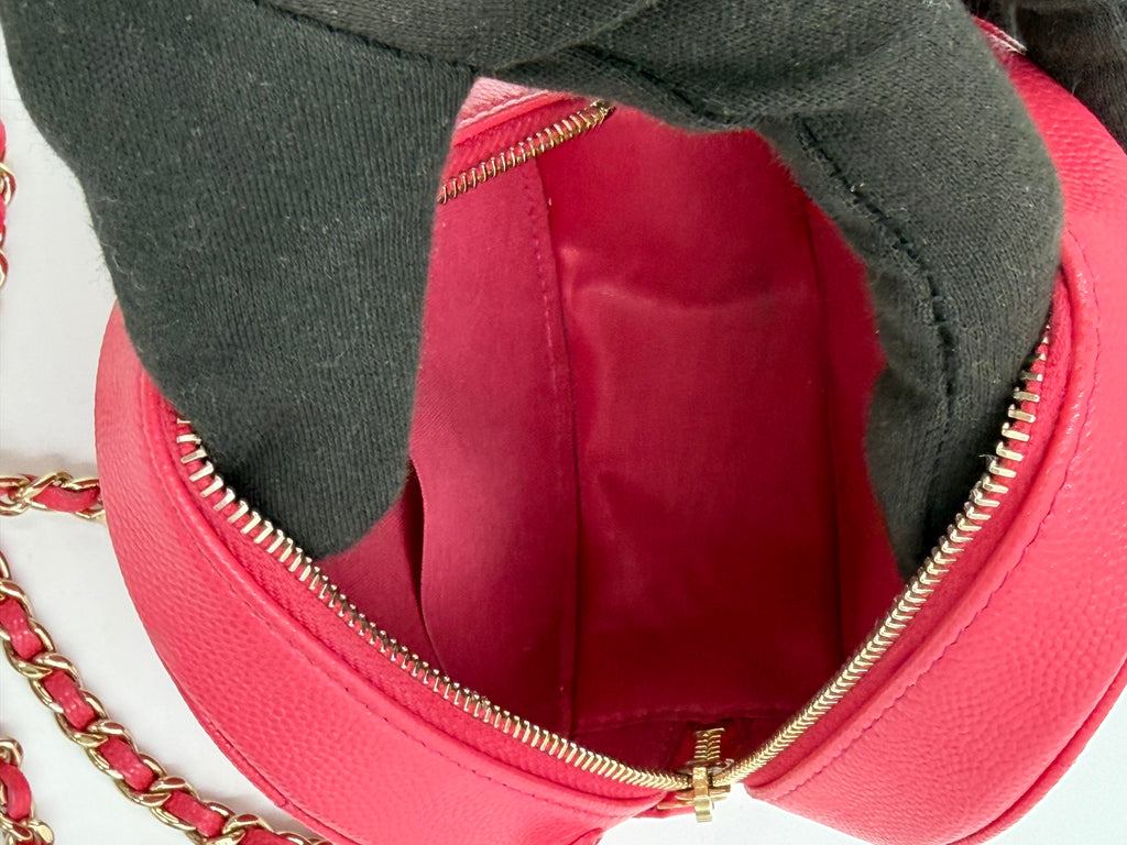 Pre-Owned Chanel Pink Caviar Round Clutch with Chain Gold-Tone Hardware - Authenticated