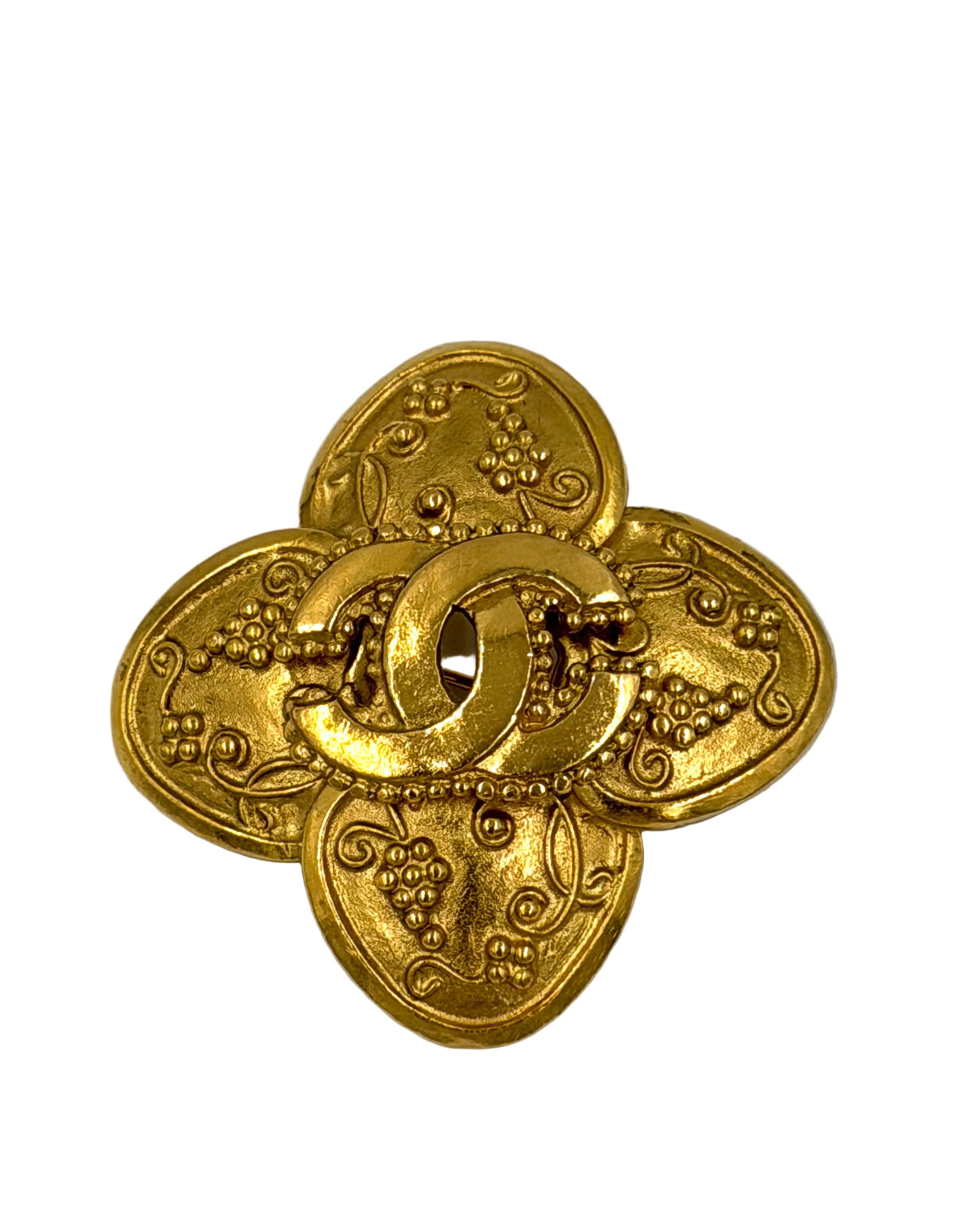 Pre-owned Chanel CC Grapevine Clover Brooch Gold 96A - Authenticated