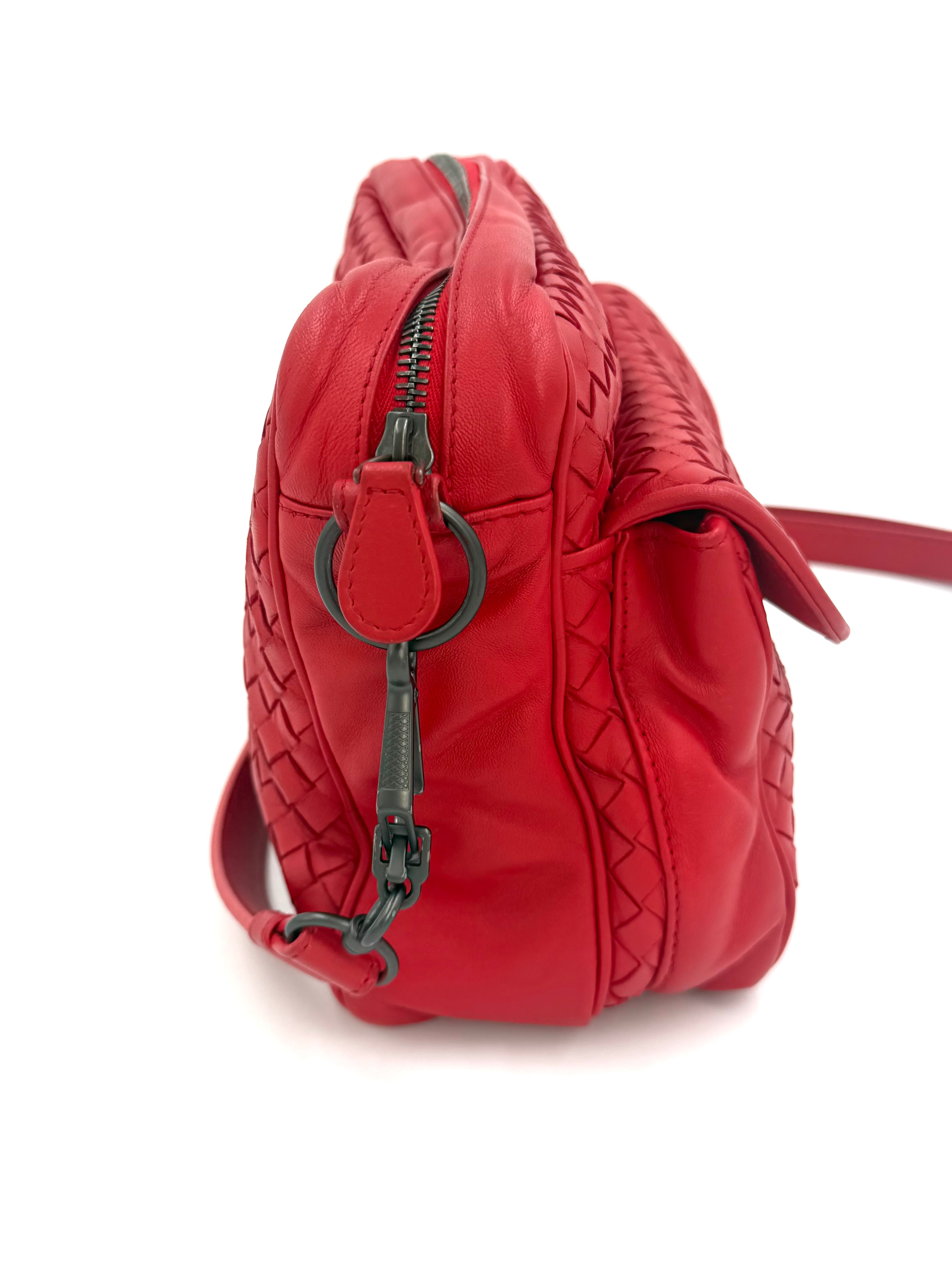 Pre-owned Bottega Veneta Red Nappa Intrecciato Front Pocket Messenger Crossbody Bag - Authenticated