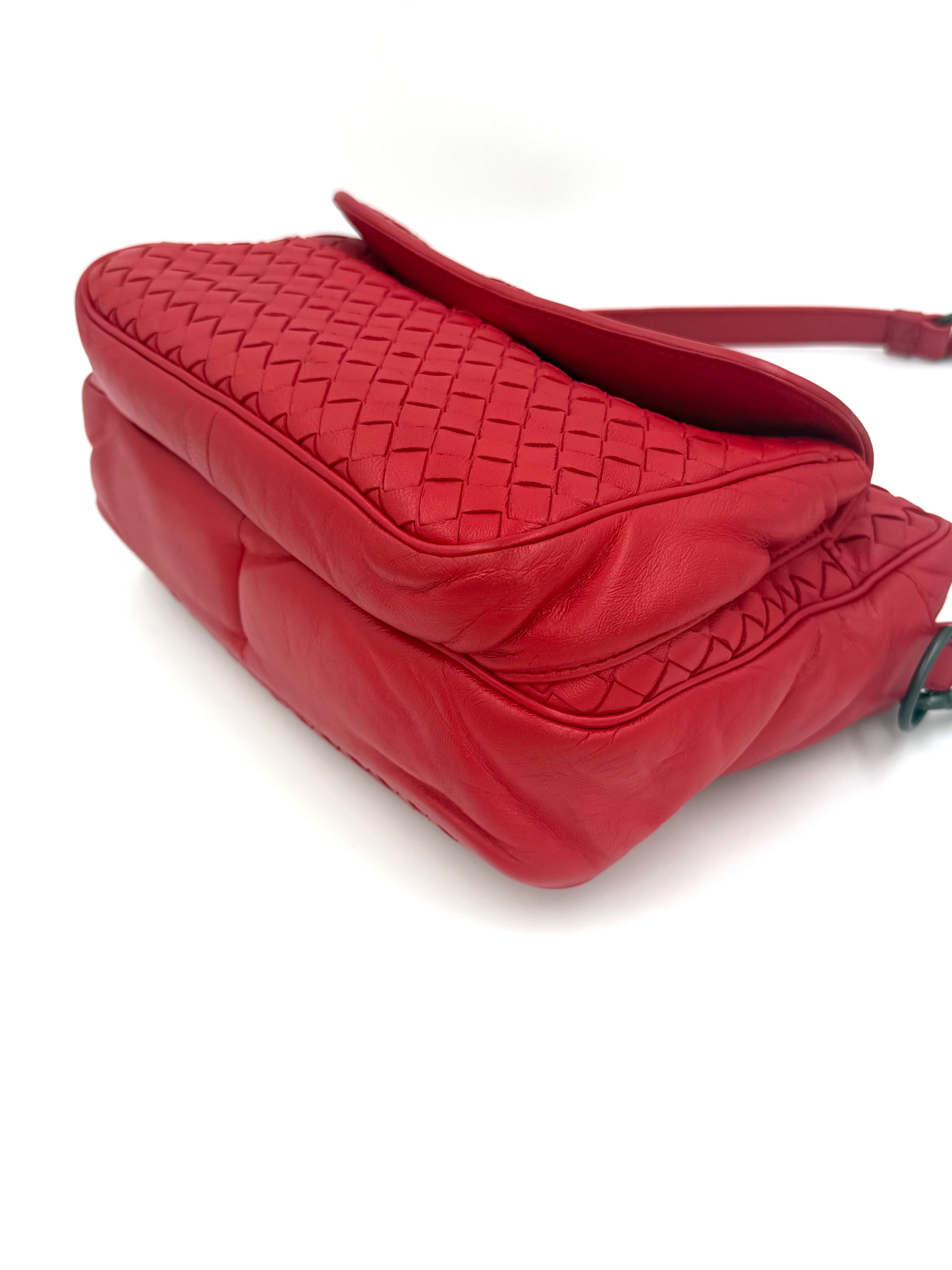 Pre-owned Bottega Veneta Red Nappa Intrecciato Front Pocket Messenger Crossbody Bag - Authenticated