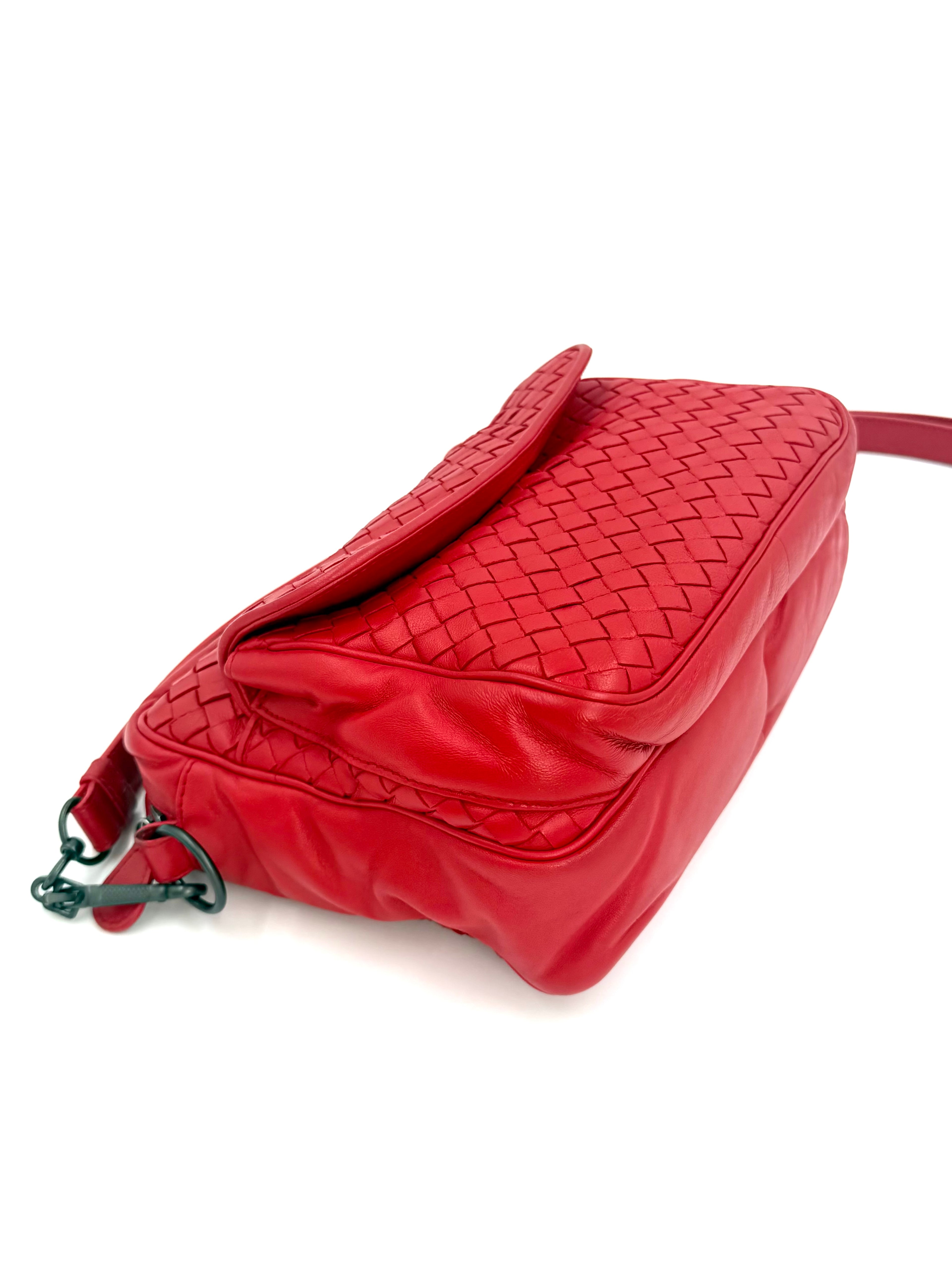 Pre-owned Bottega Veneta Red Nappa Intrecciato Front Pocket Messenger Crossbody Bag - Authenticated