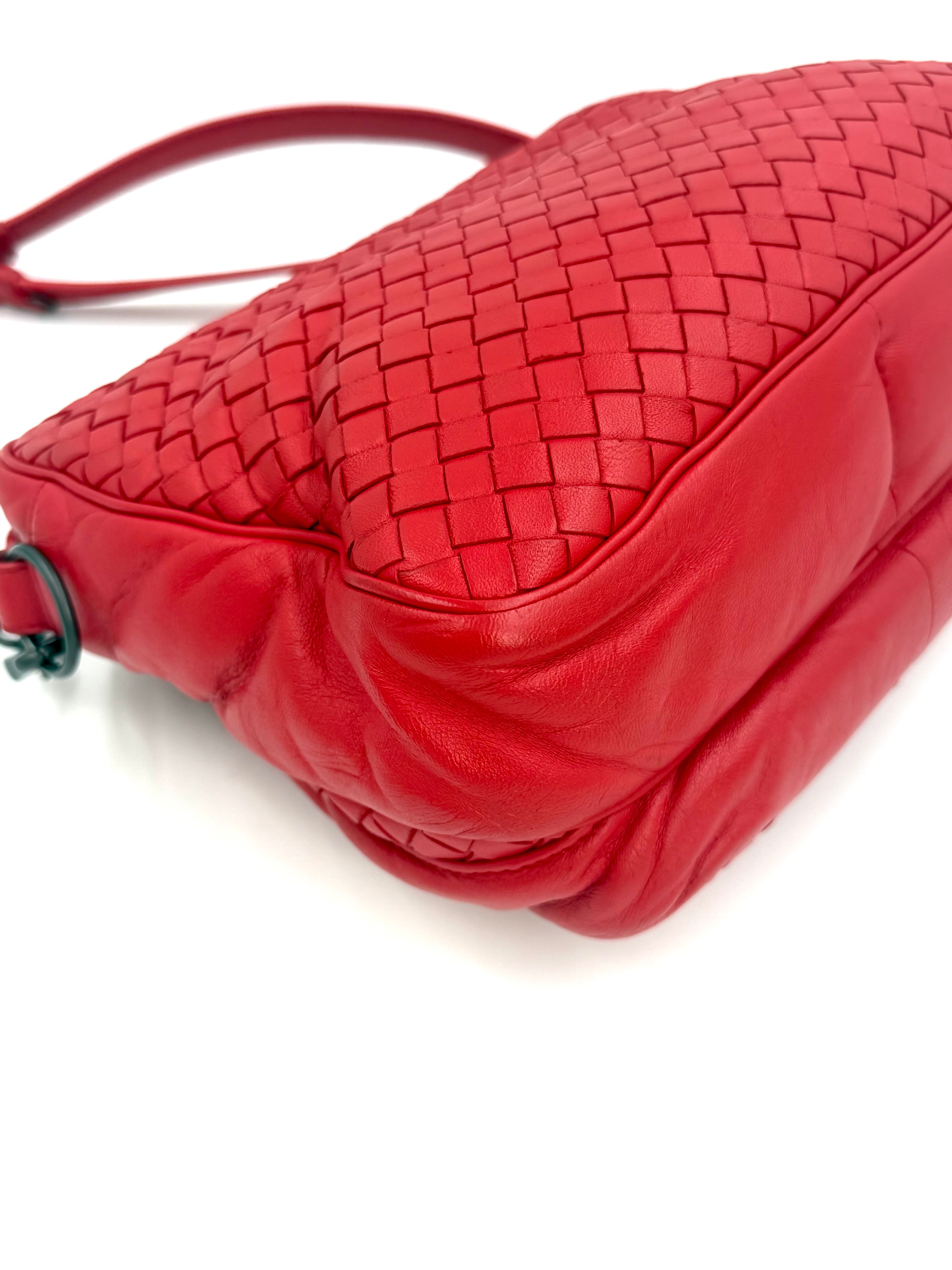 Pre-owned Bottega Veneta Red Nappa Intrecciato Front Pocket Messenger Crossbody Bag - Authenticated