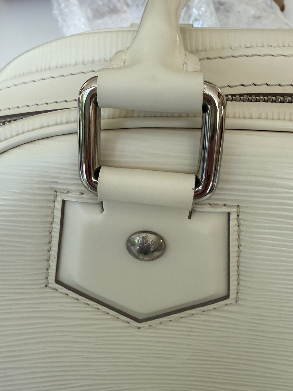 Pre-Owned Louis Vuitton Montaigne Bowler Top Handle Bag PM Ivory Epi Leather - Authenticated