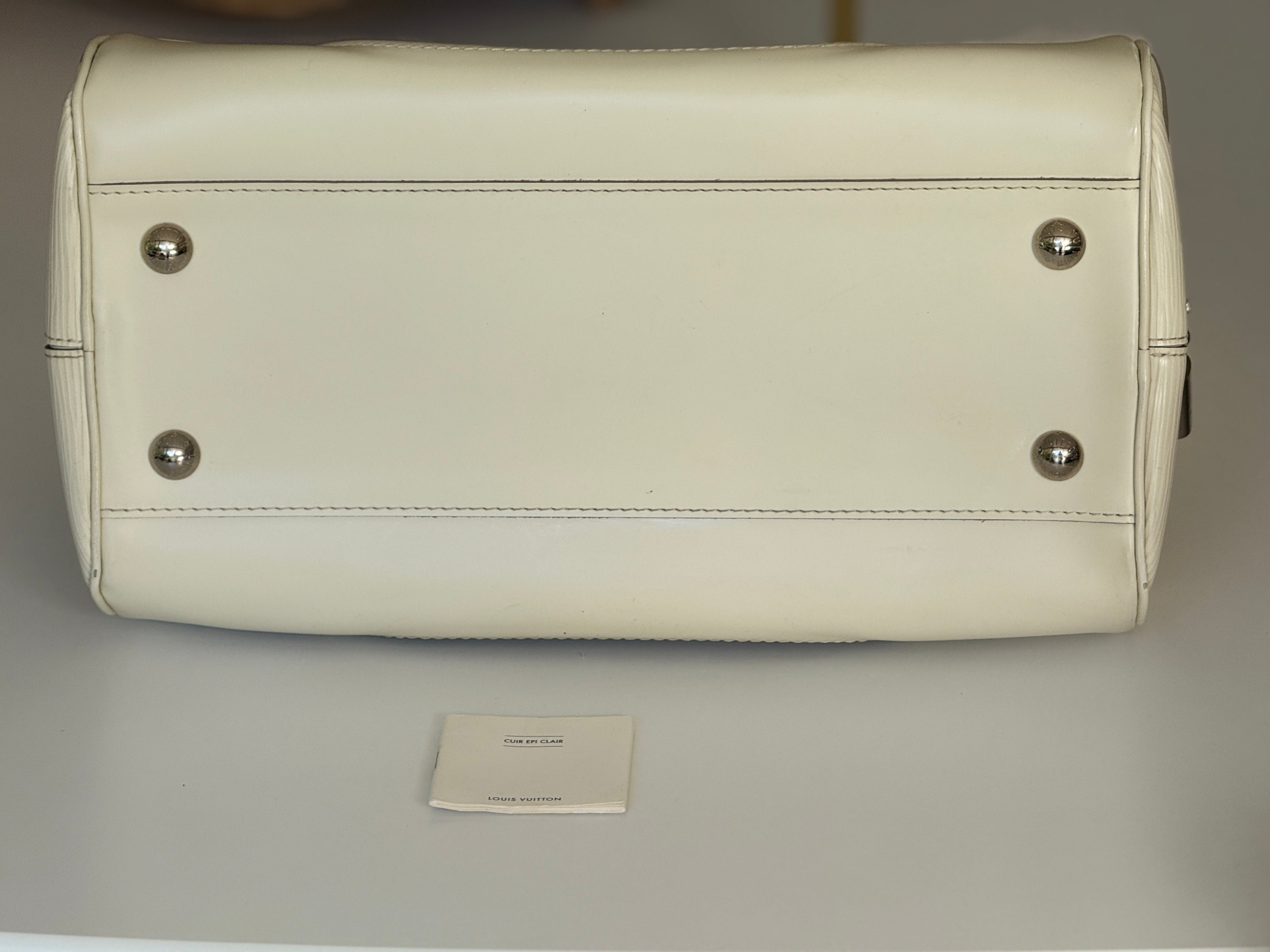 Pre-Owned Louis Vuitton Montaigne Bowler Top Handle Bag PM Ivory Epi Leather - Authenticated
