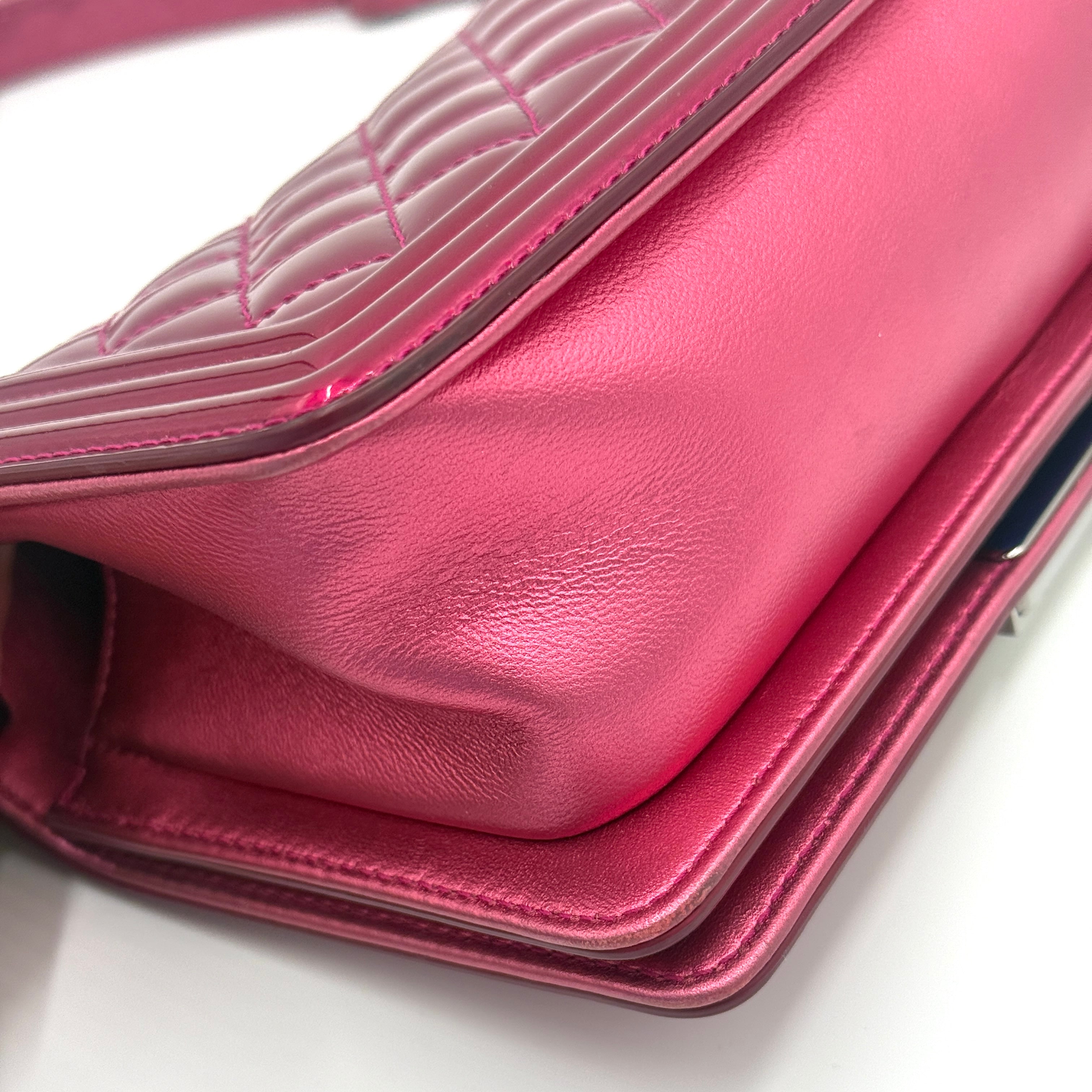 Pre-Owned Chanel Pink Liquid Patent Small Boy Bag Ruthenium Hardware - Authenticated