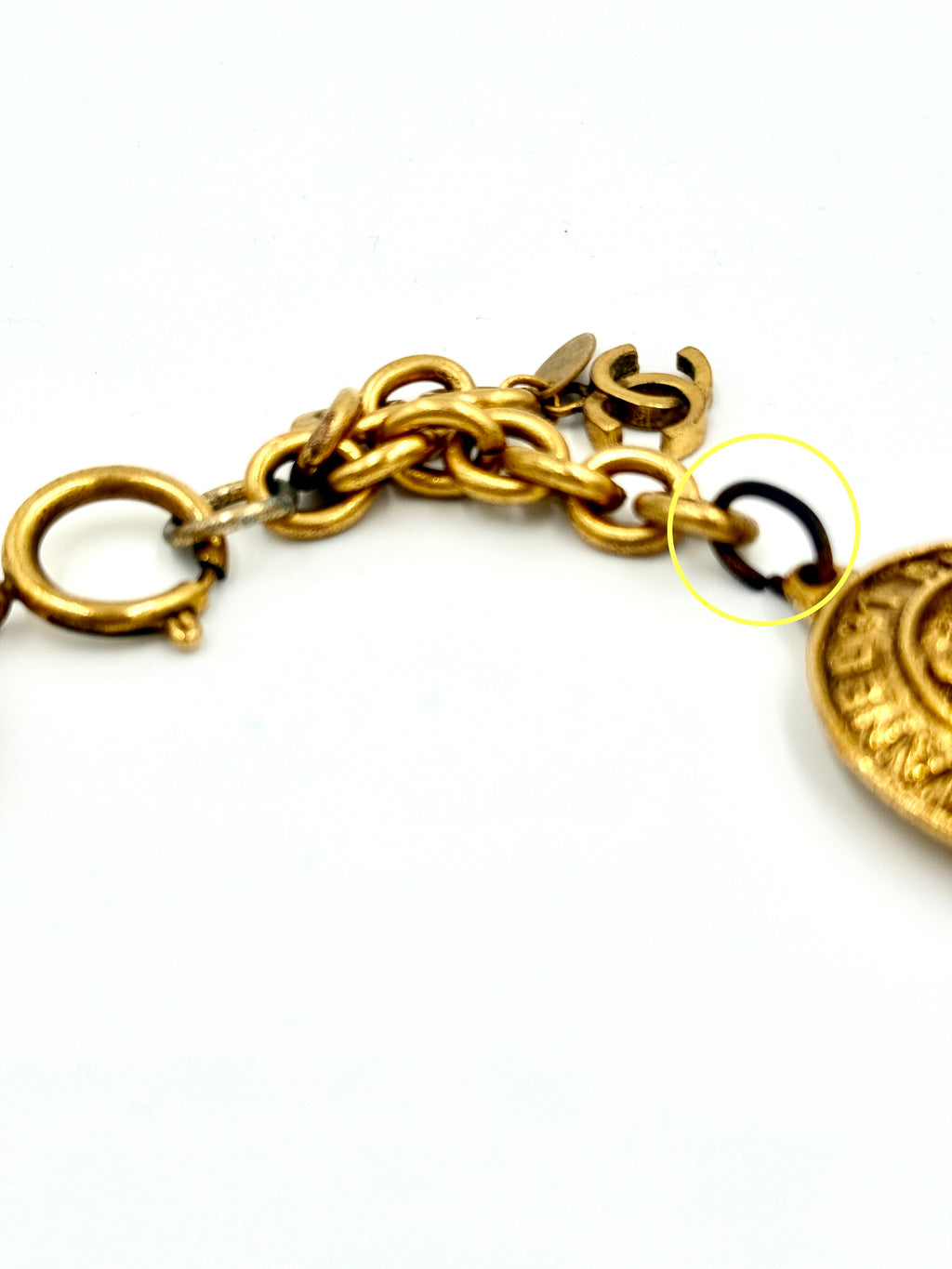 Pre-Owned Chanel Vintage 31 Rue Cambon Medallion Necklace - Authenticated