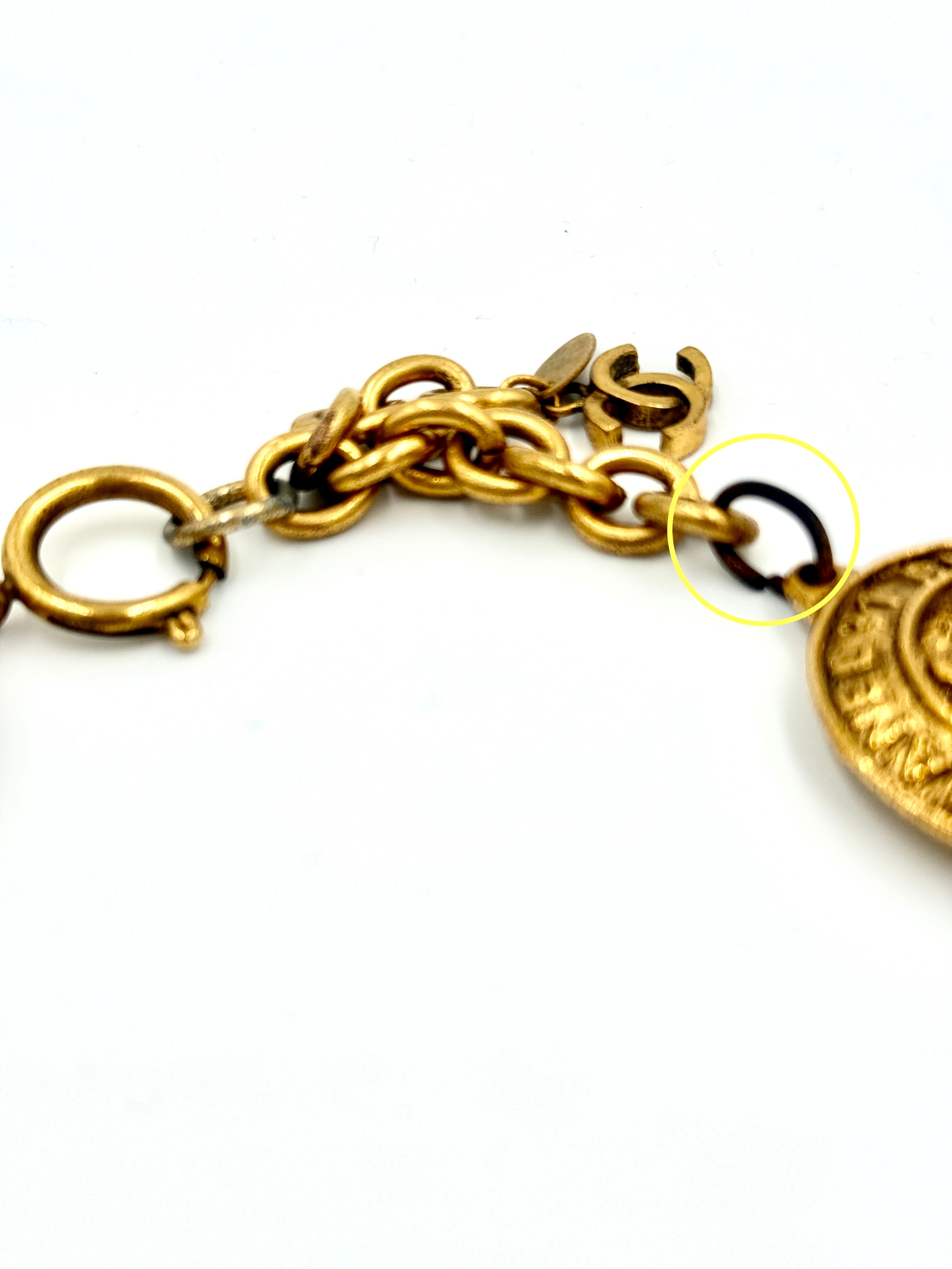 Pre-Owned Chanel Vintage 31 Rue Cambon Medallion Necklace - Authenticated