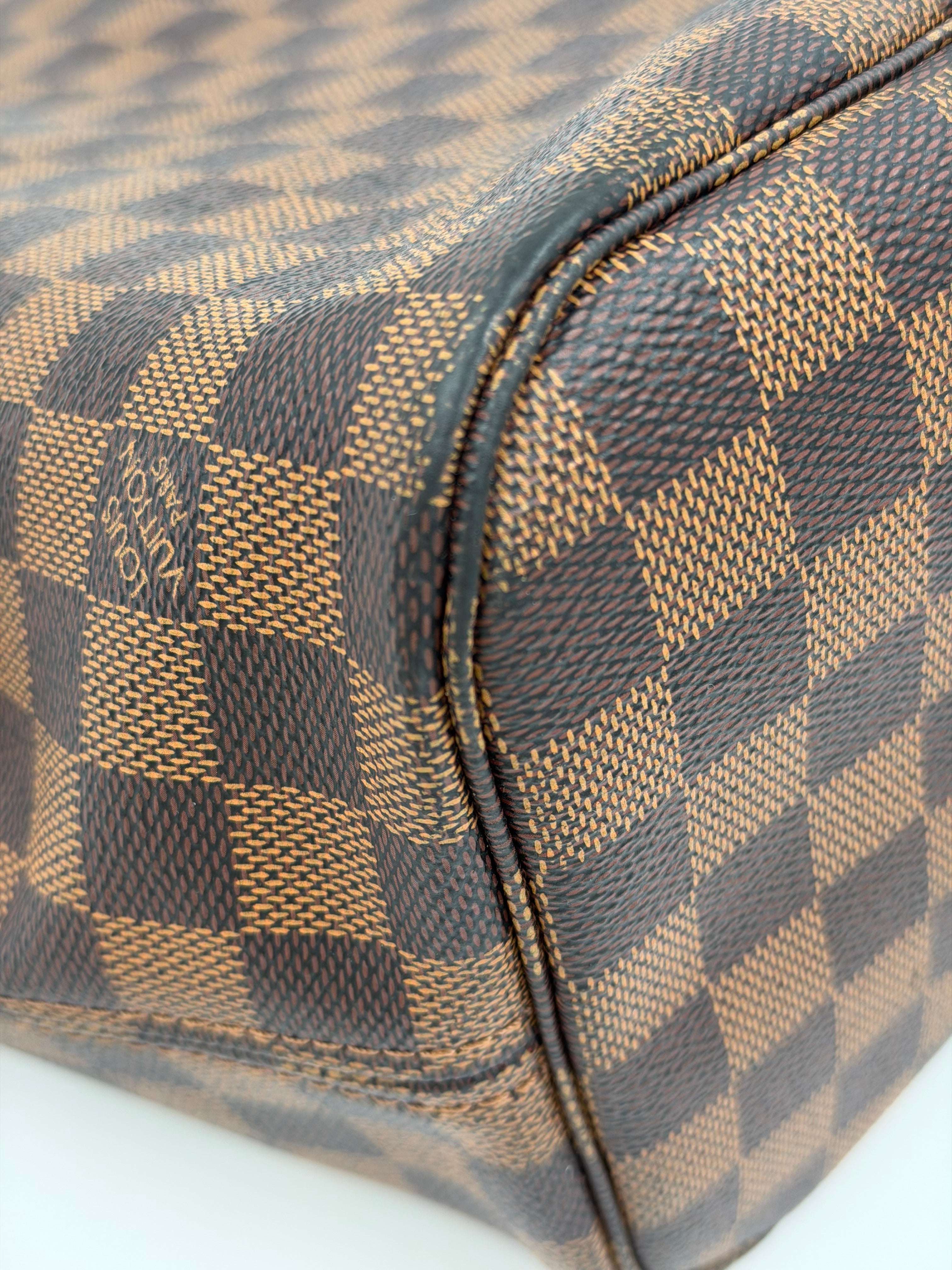 Pre-owned Louis Vuitton Damier Ebene Neverfull MM with Pouch - Authenticated