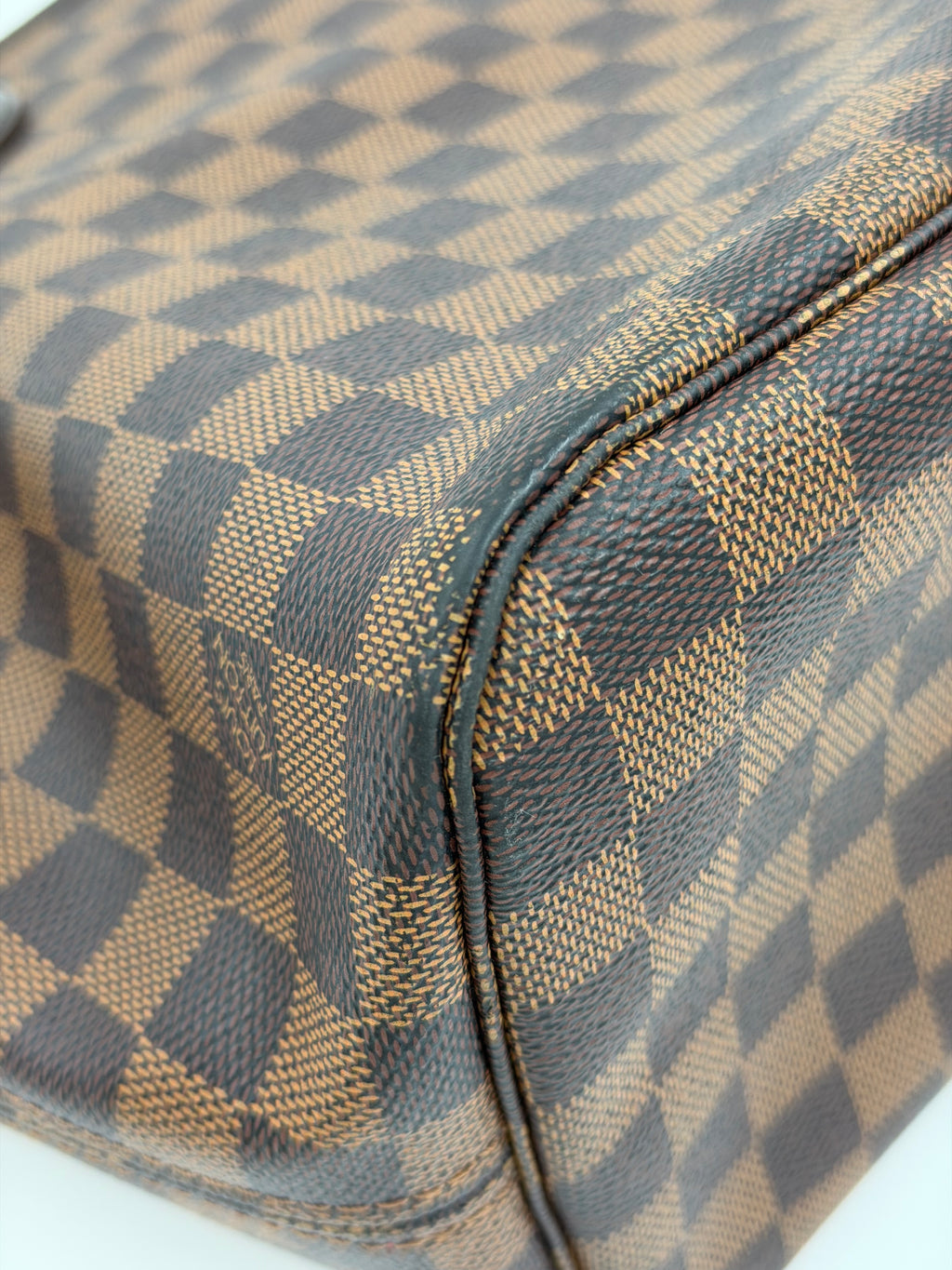 Pre-owned Louis Vuitton Damier Ebene Neverfull MM with Pouch - Authenticated