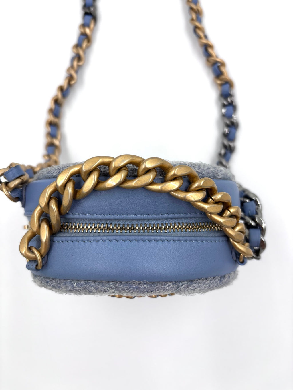 Pre-owned Chanel Periwinkle Sequin 19 Round Clutch with Chain - Authenticated