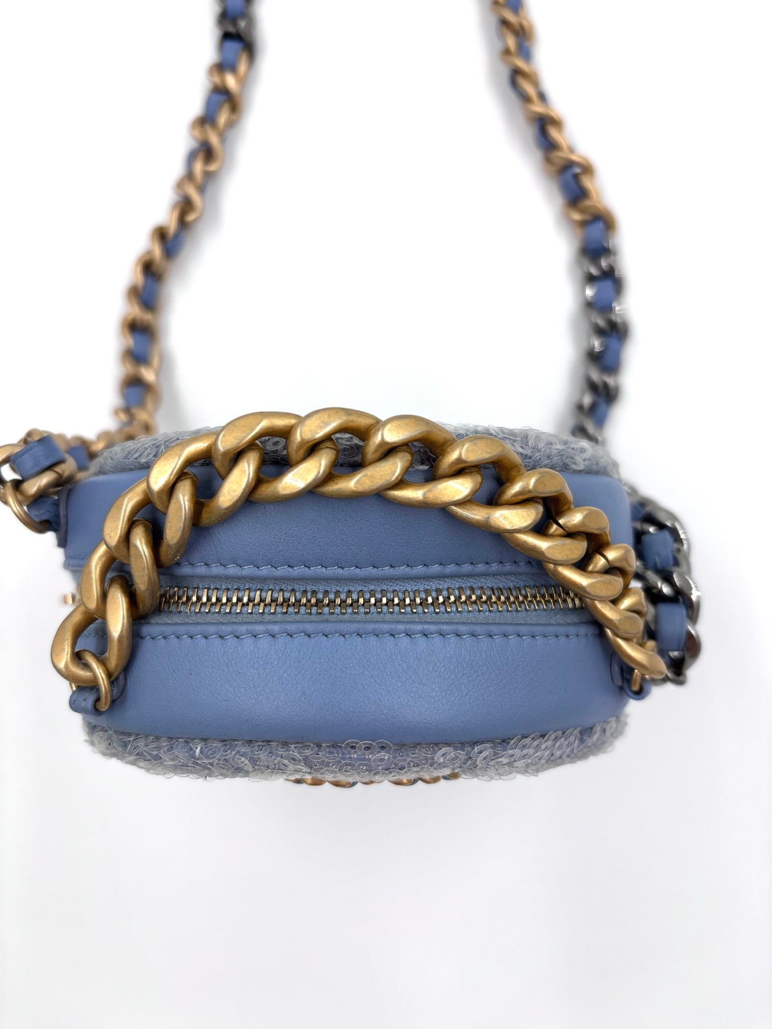 Pre-owned Chanel Periwinkle Sequin 19 Round Clutch with Chain - Authenticated