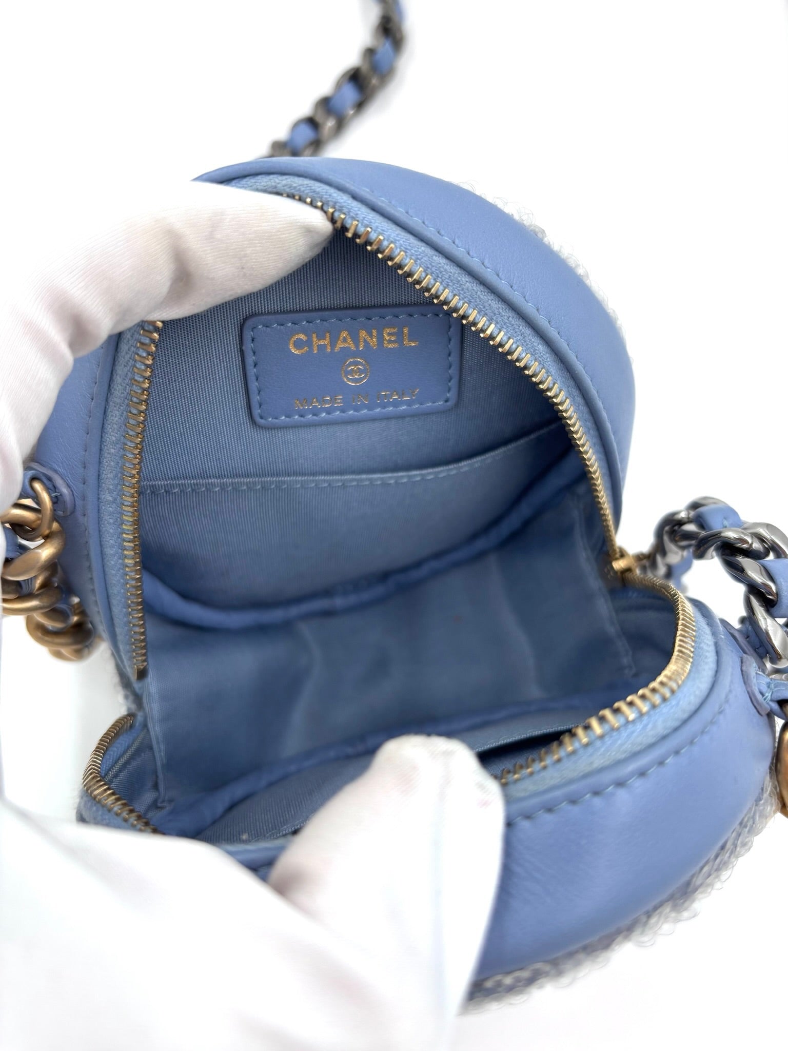 Pre-owned Chanel Periwinkle Sequin 19 Round Clutch with Chain - Authenticated