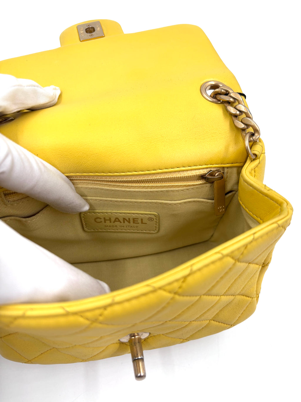 Pre-owned Chanel Yellow Leather Matelassé Handbag with Gem-Toned Charm Chain - Authenticated