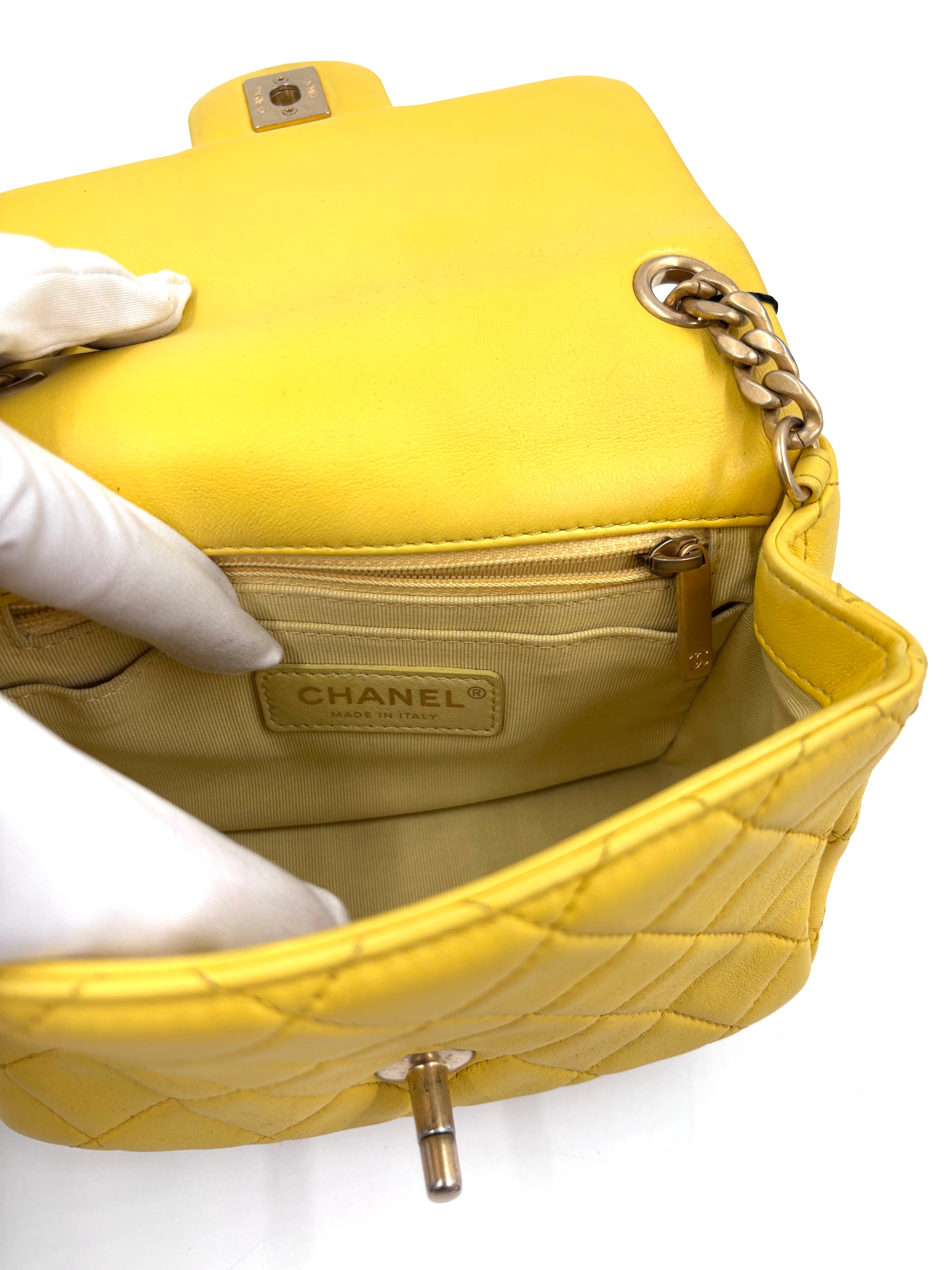 Pre-owned Chanel Yellow Leather Matelassé Handbag with Gem-Toned Charm Chain - Authenticated