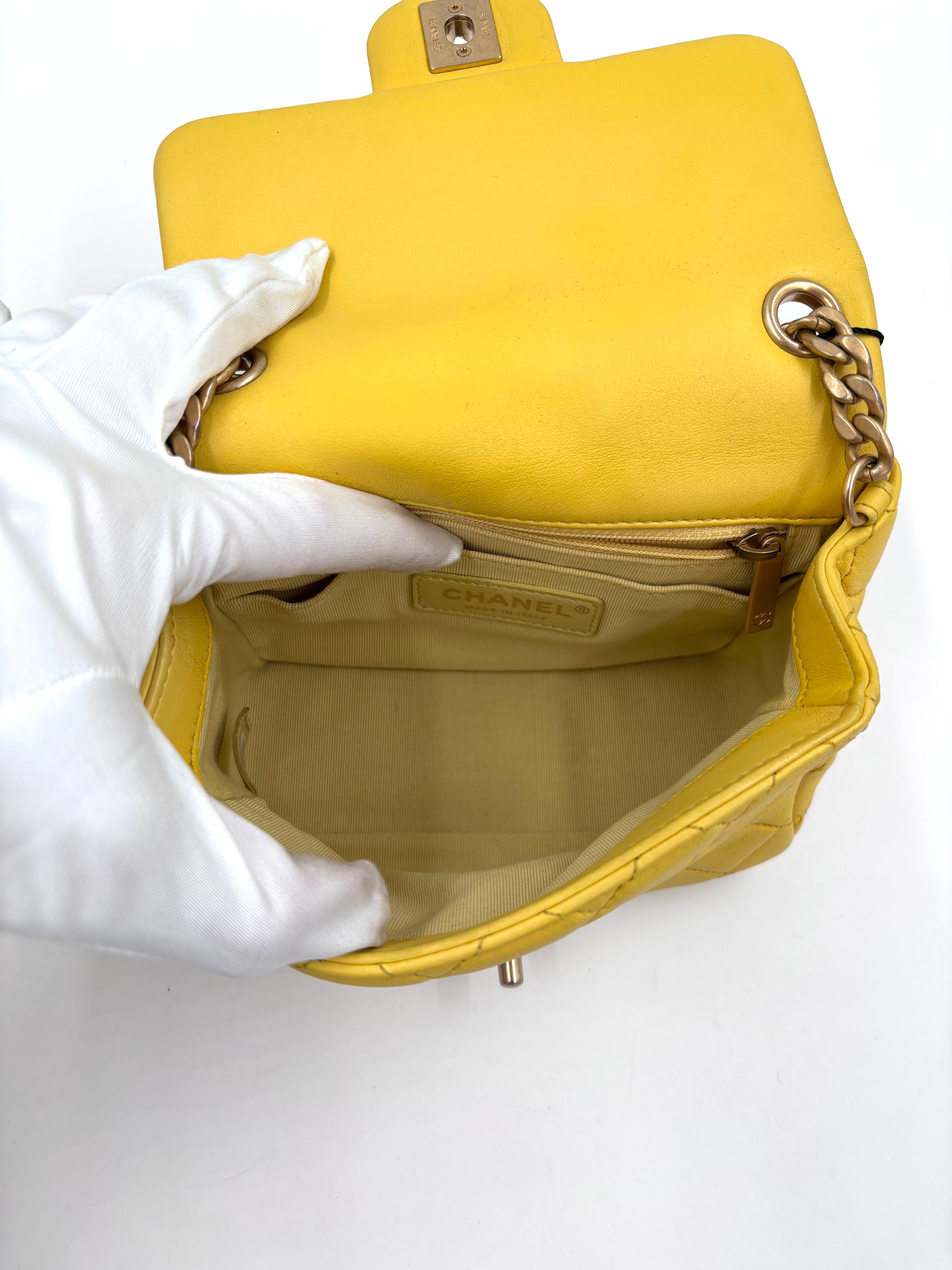 Pre-owned Chanel Yellow Leather Matelassé Handbag with Gem-Toned Charm Chain - Authenticated