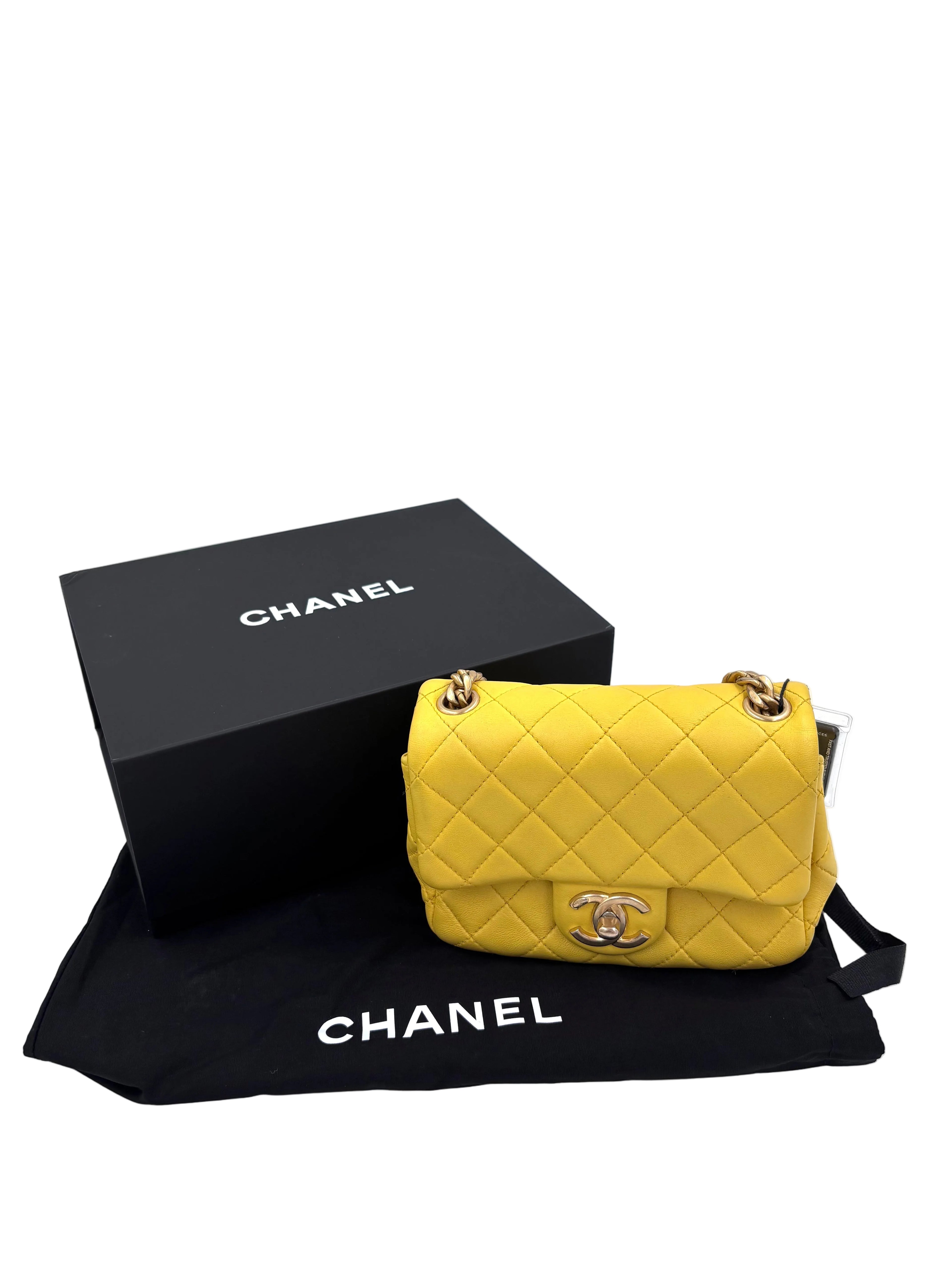 Pre-owned Chanel Yellow Leather Matelassé Handbag with Gem-Toned Charm Chain - Authenticated