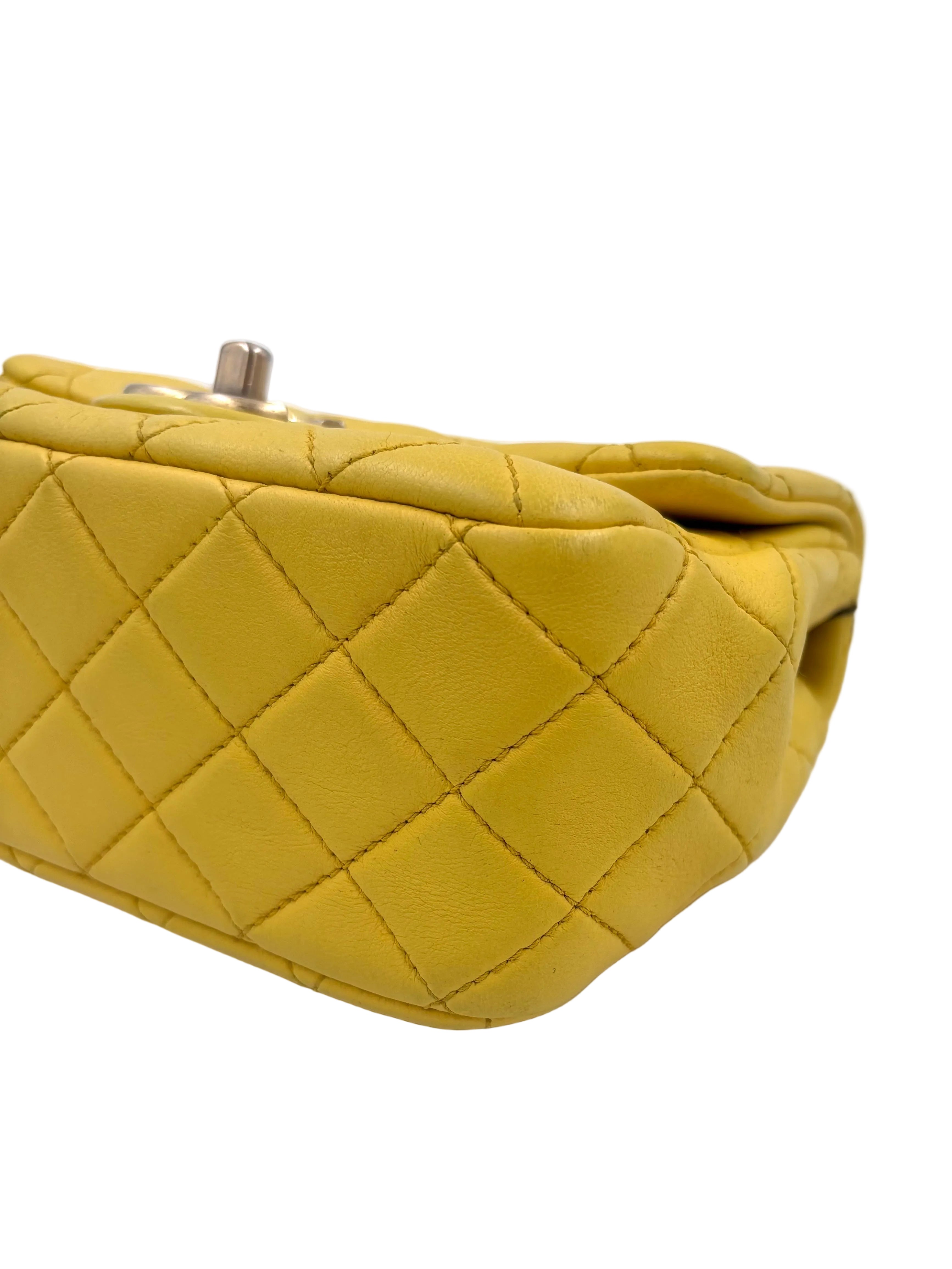 Pre-owned Chanel Yellow Leather Matelassé Handbag with Gem-Toned Charm Chain - Authenticated