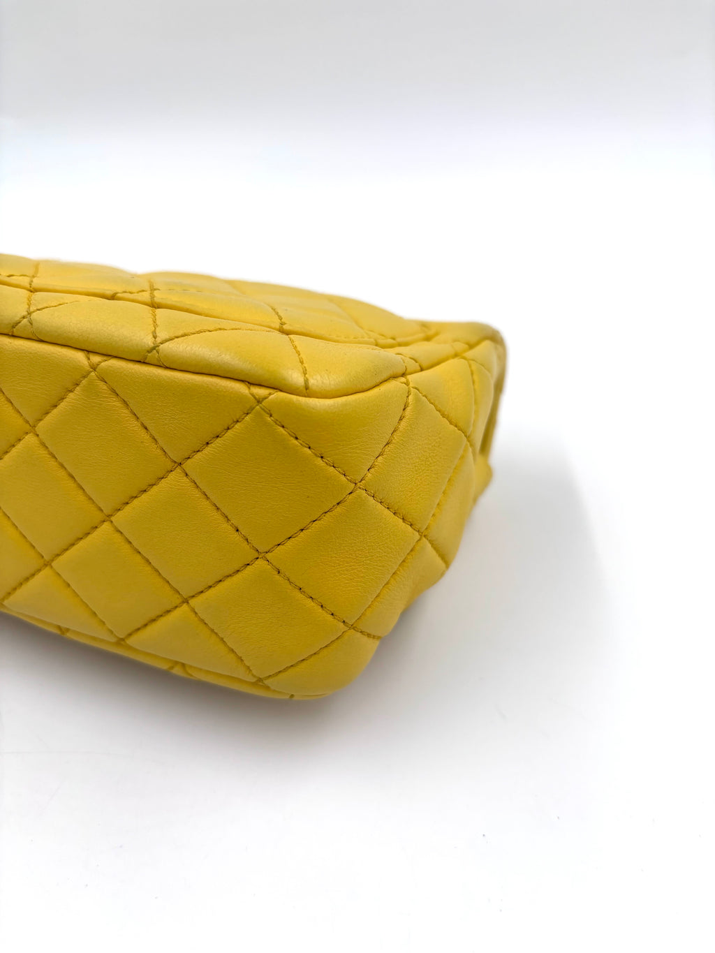 Pre-owned Chanel Yellow Leather Matelassé Handbag with Gem-Toned Charm Chain - Authenticated