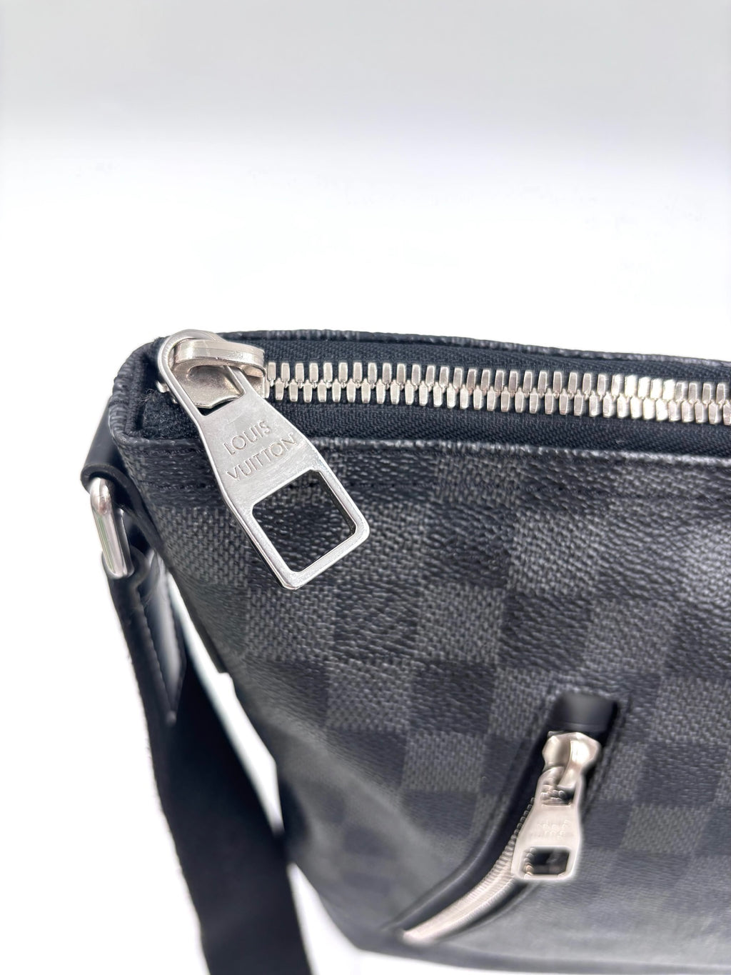 Pre-owned Louis Vuitton Mick Messenger Bag Damier Graphite - Authenticated
