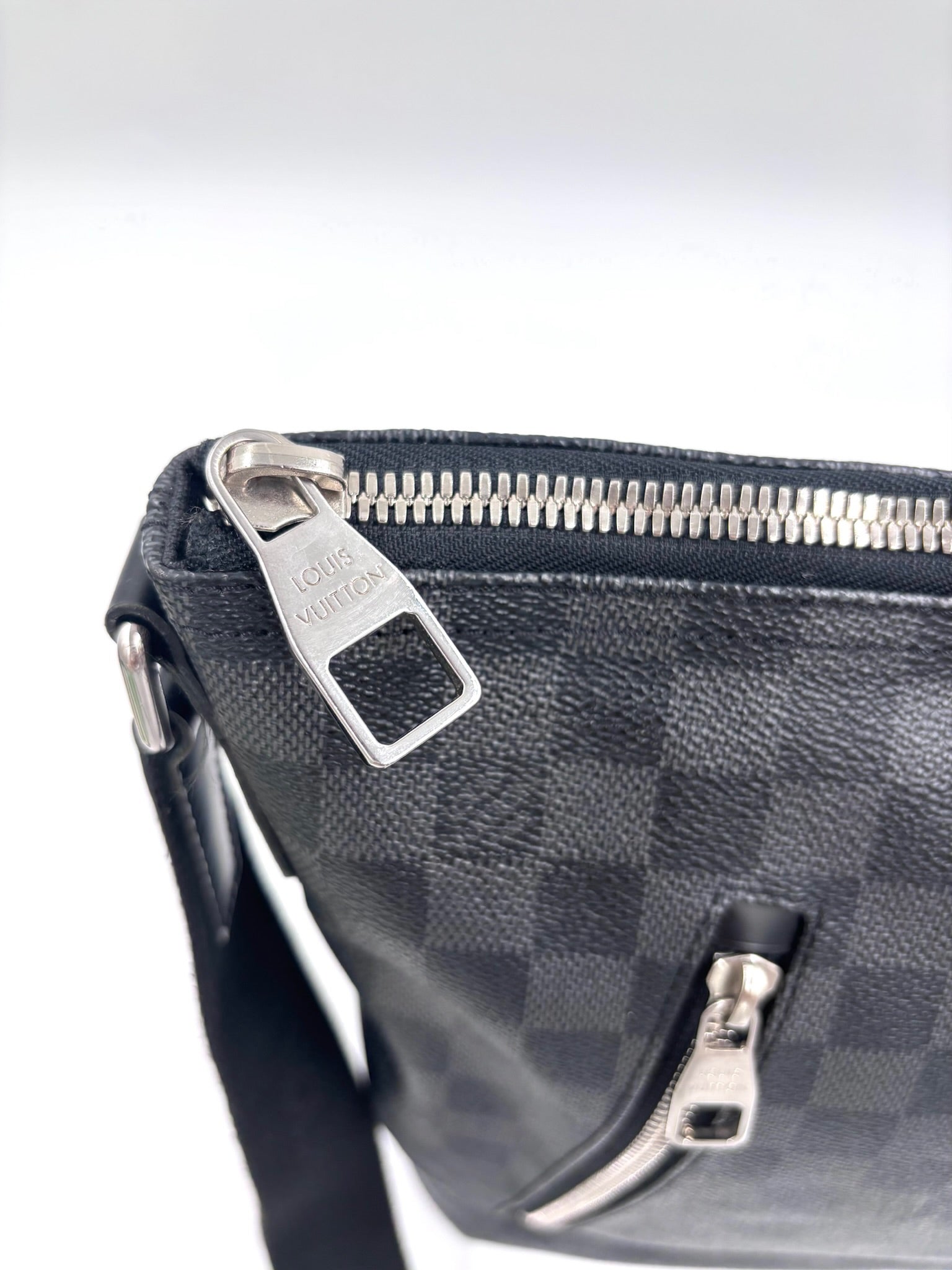 Pre-owned Louis Vuitton Mick Messenger Bag Damier Graphite - Authenticated