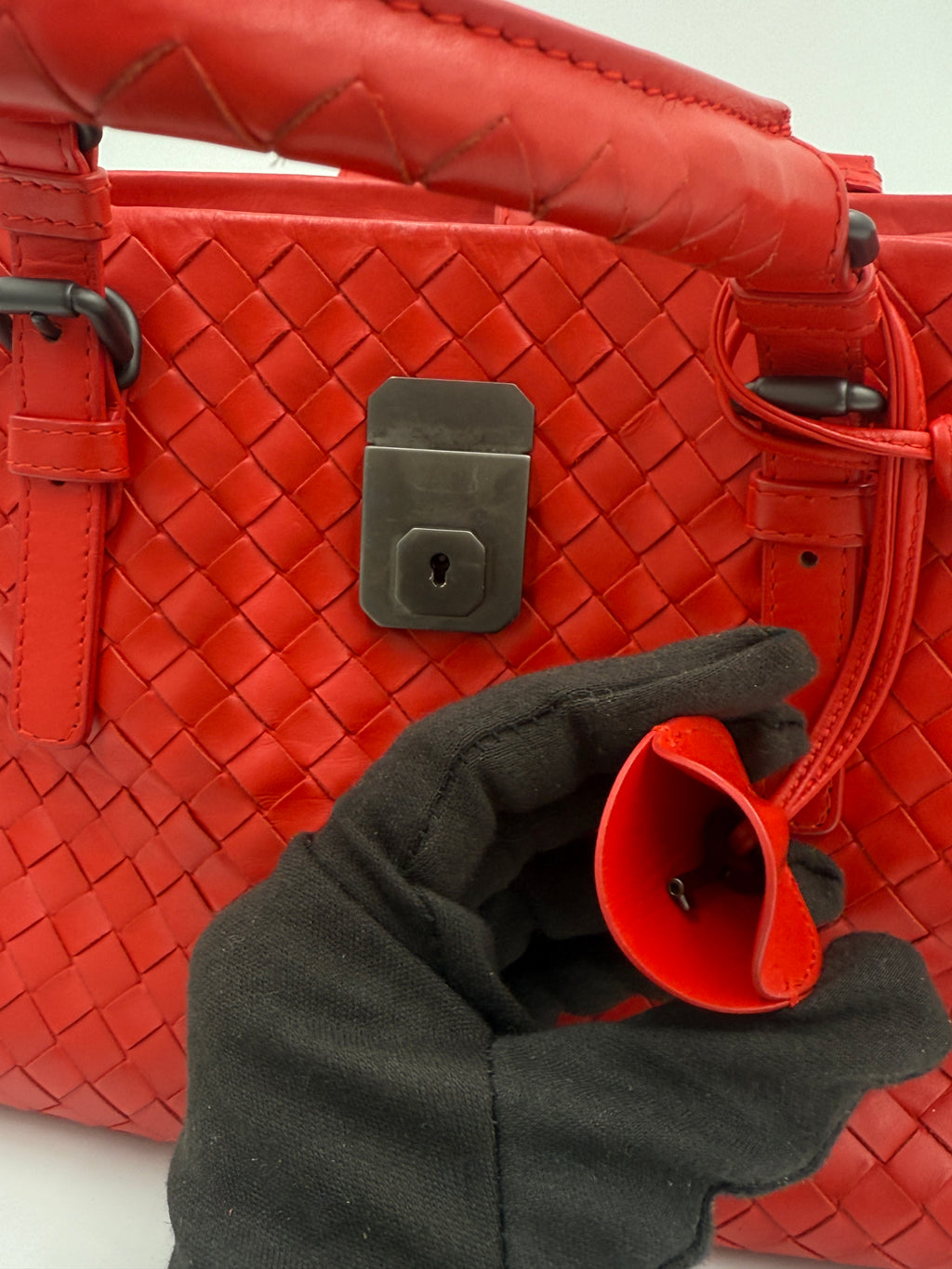 Pre-Owned Bottega Veneta Red Intrecciato Leather Top Handle Bag - Authenticated