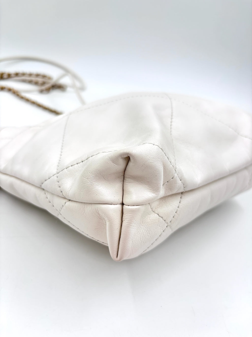 Pre-owned Chanel White Mini 22 with Gold Hardware - Authenticated