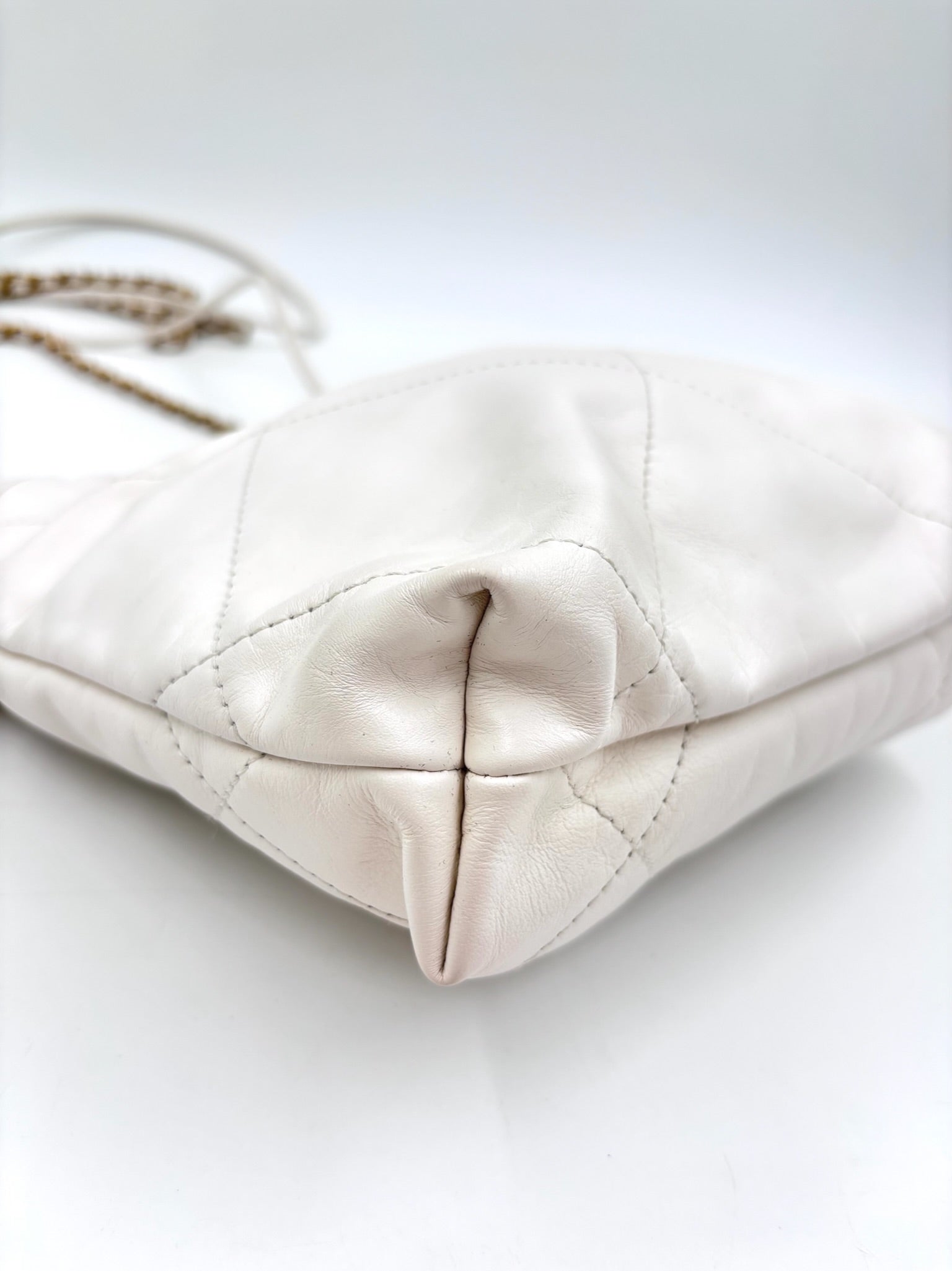 Pre-owned Chanel White Mini 22 with Gold Hardware - Authenticated