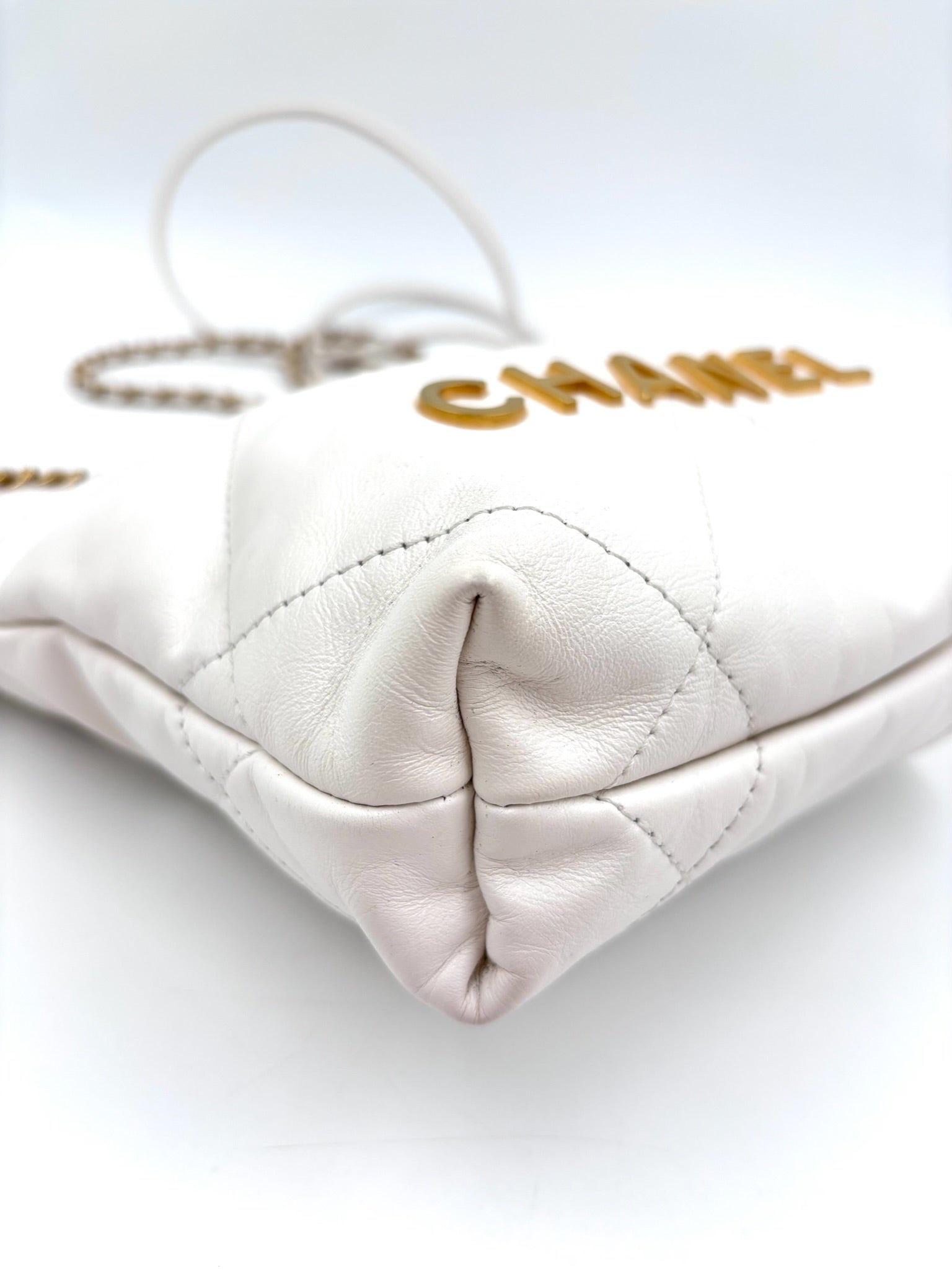 Pre-owned Chanel White Mini 22 with Gold Hardware - Authenticated