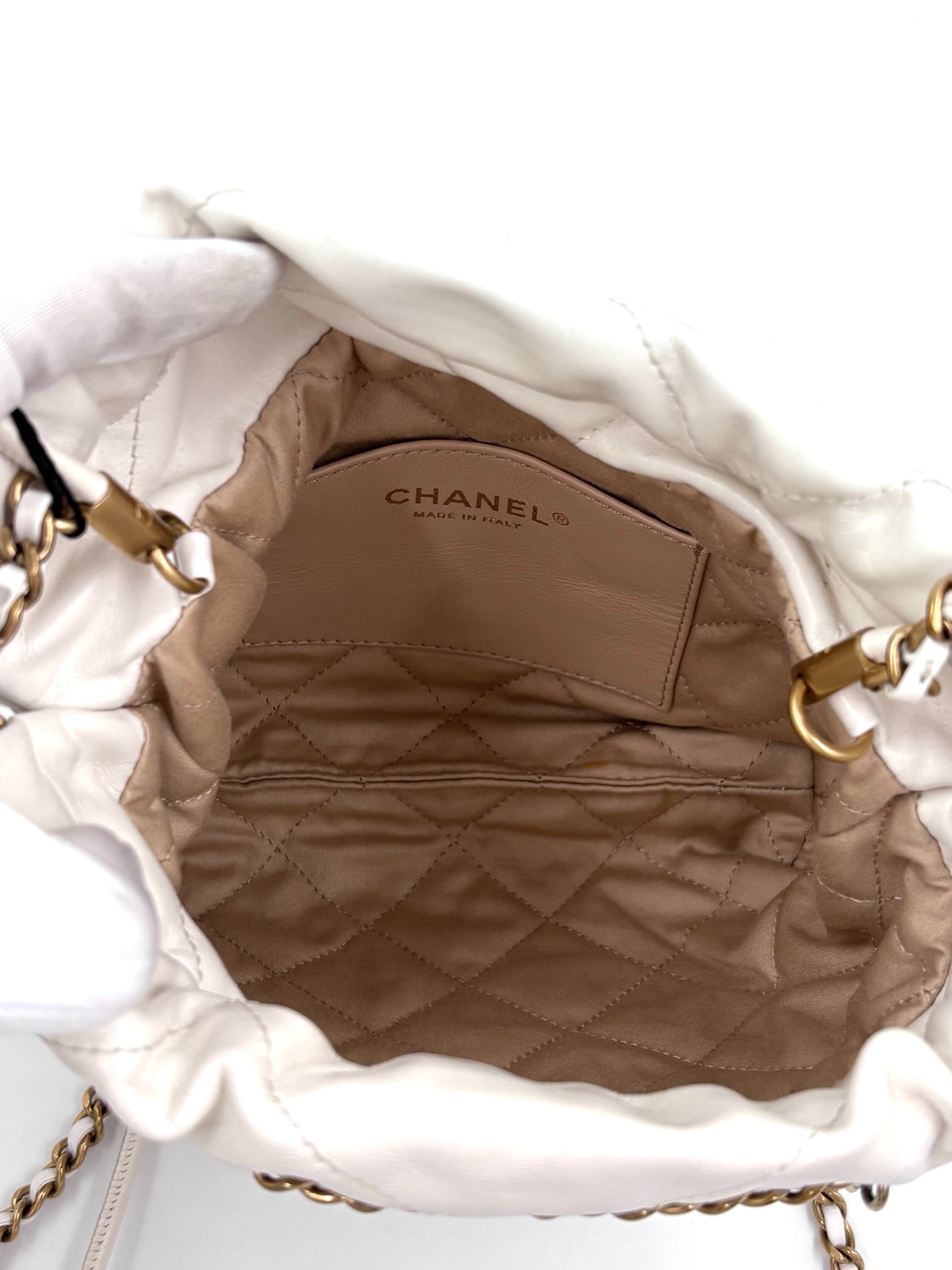 Pre-owned Chanel White Mini 22 with Gold Hardware - Authenticated