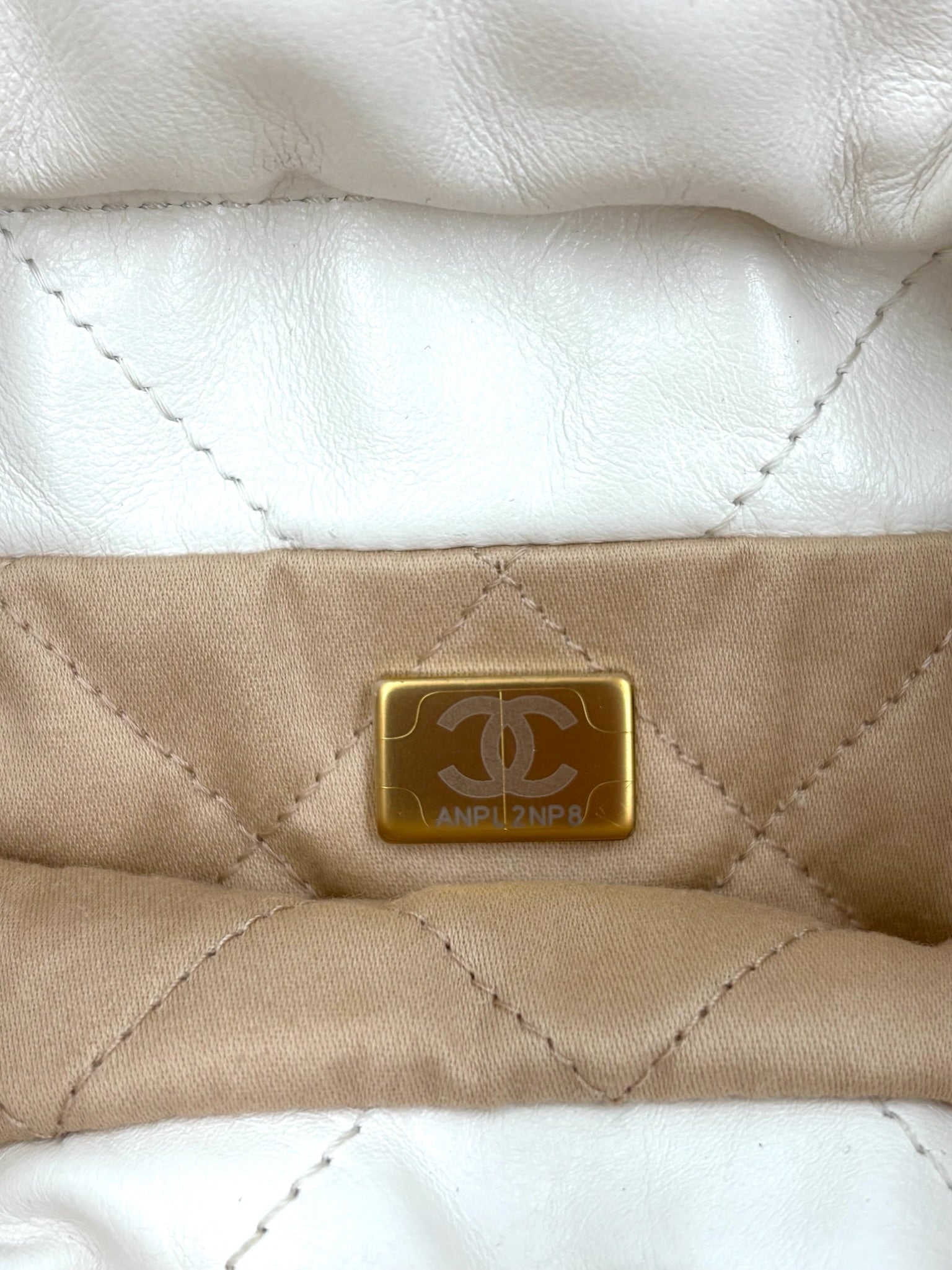 Pre-owned Chanel White Mini 22 with Gold Hardware - Authenticated