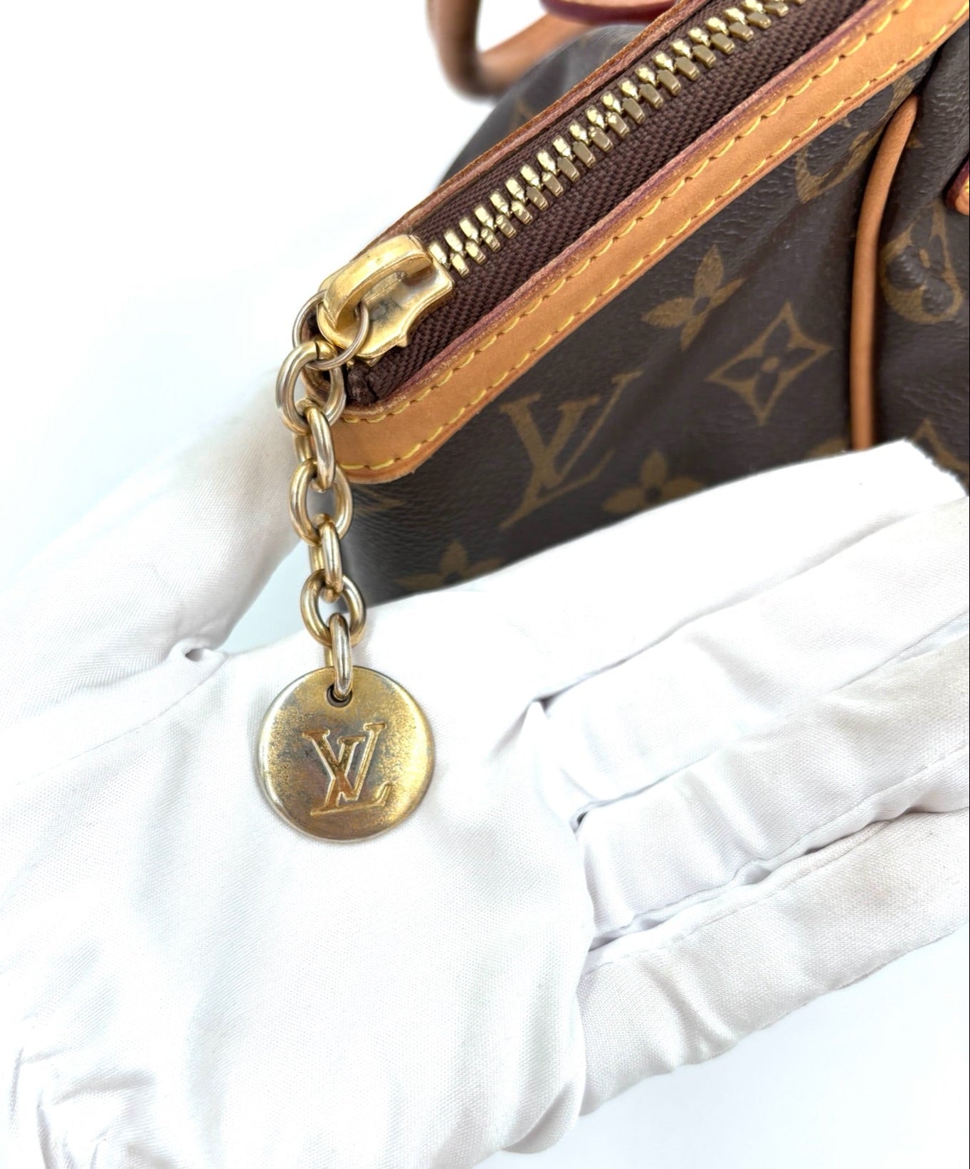 Pre-Owned Louis Vuitton Tivoli GM Monogram Canvas Shoulder Bag - Authenticated