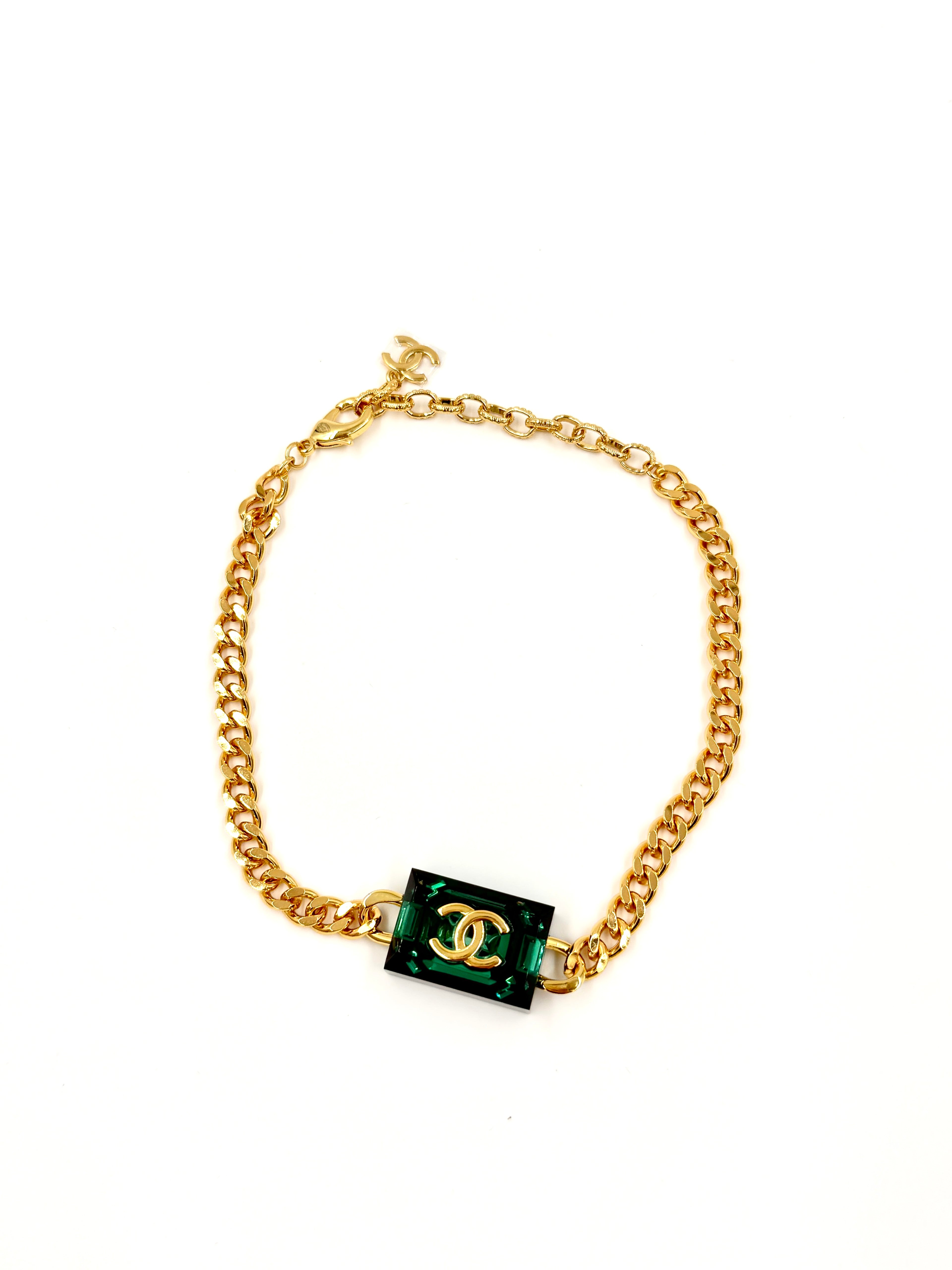 Pre-Owned Chanel 2023 Emerald Green CC Square Gold Tone Choker Necklace - Authenticated
