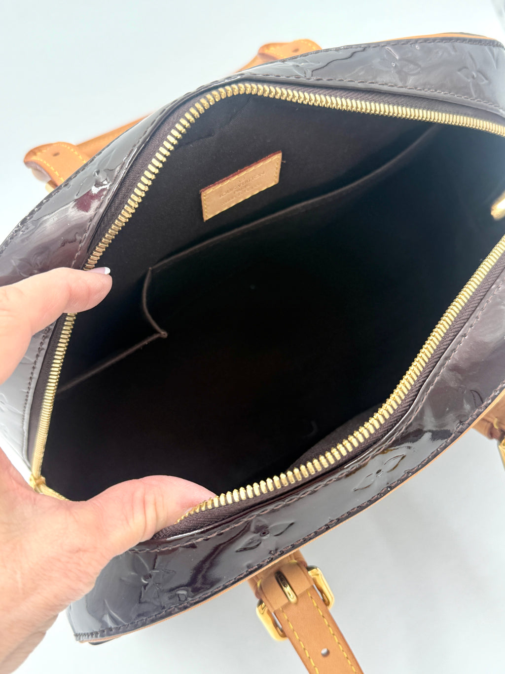 Pre-Owned Louis Vuitton Monogram Vernis Summit Drive handbag in Amarante - Authenticated