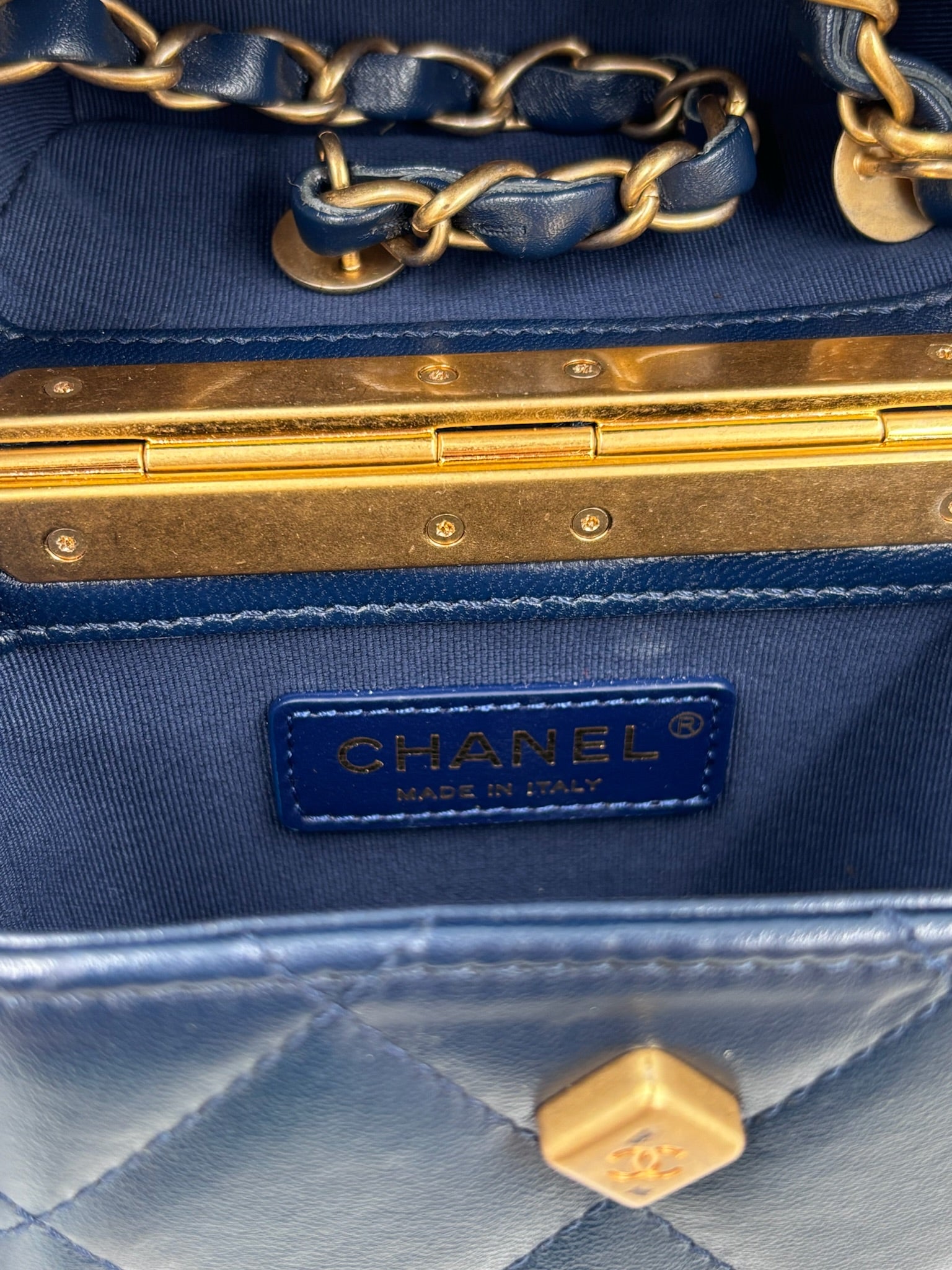 Pre-owned Chanel Diamond Lock CC Phone Holder Crossbody Bag Quilted Lambskin Mini - Authenticated