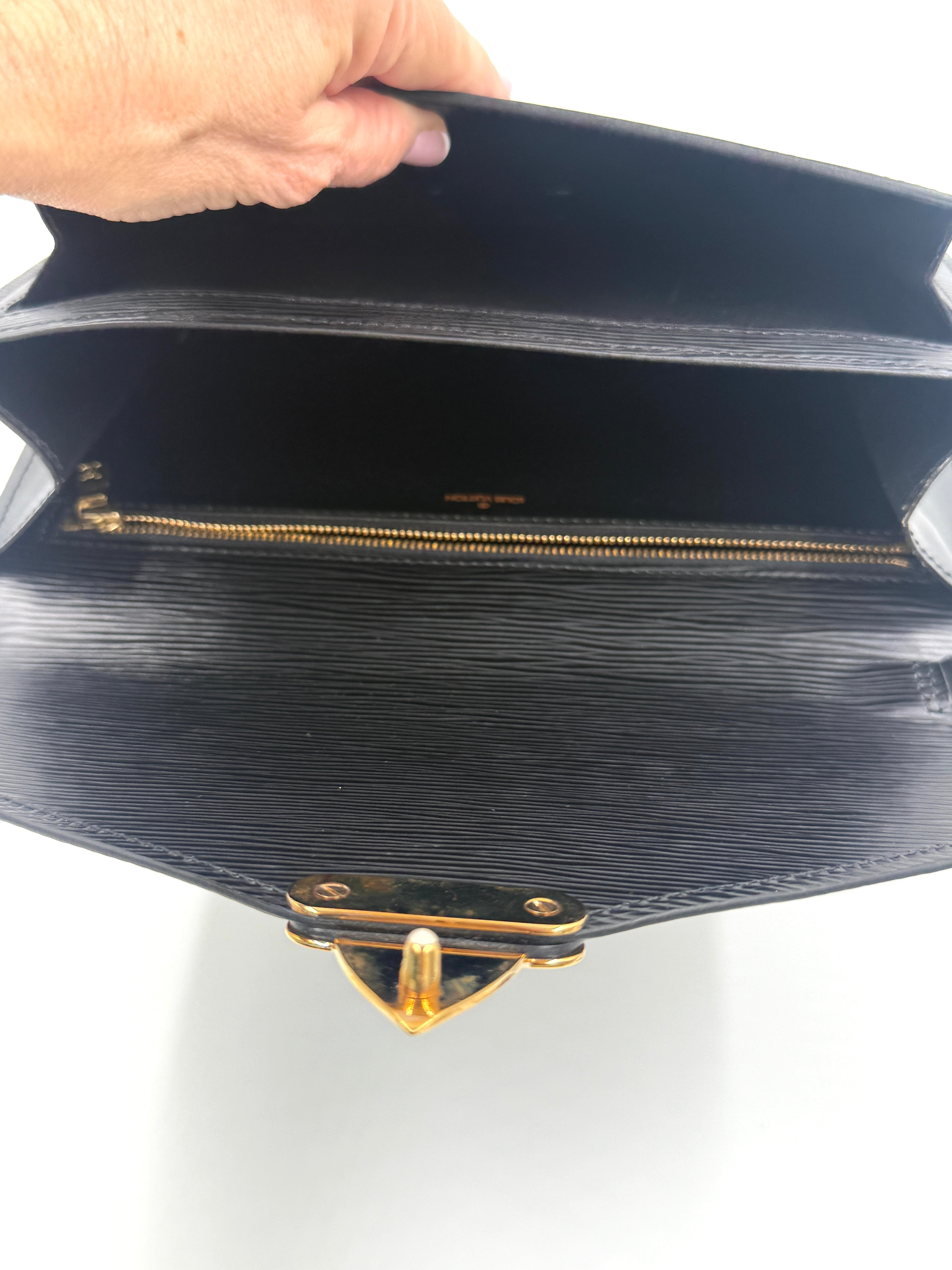 Pre-Owned Louis Vuitton Epi Leather Sellier Dragonne Clutch Bag Black Gold Hardware - Authenticated