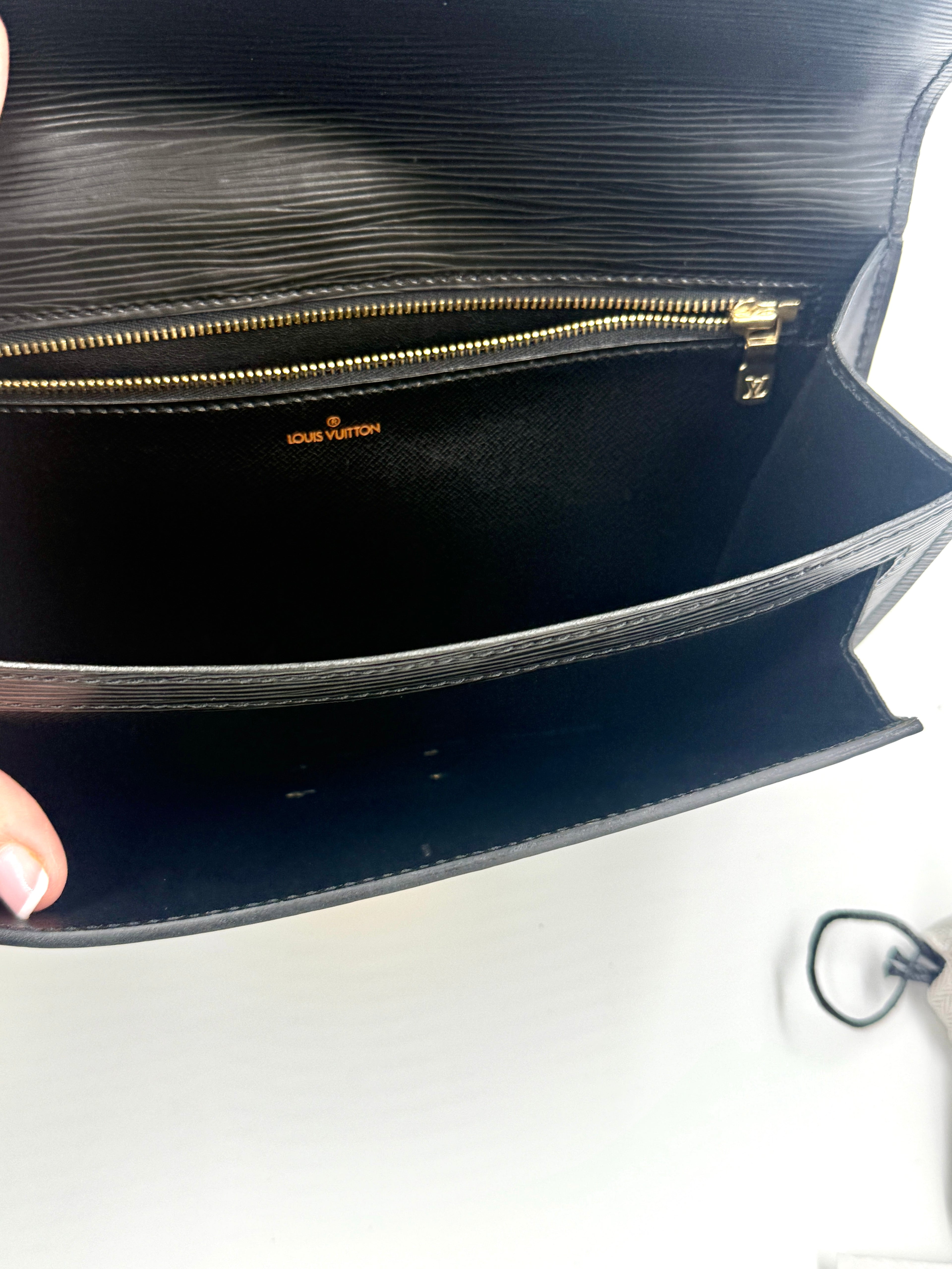 Pre-Owned Louis Vuitton Epi Leather Sellier Dragonne Clutch Bag Black Gold Hardware - Authenticated