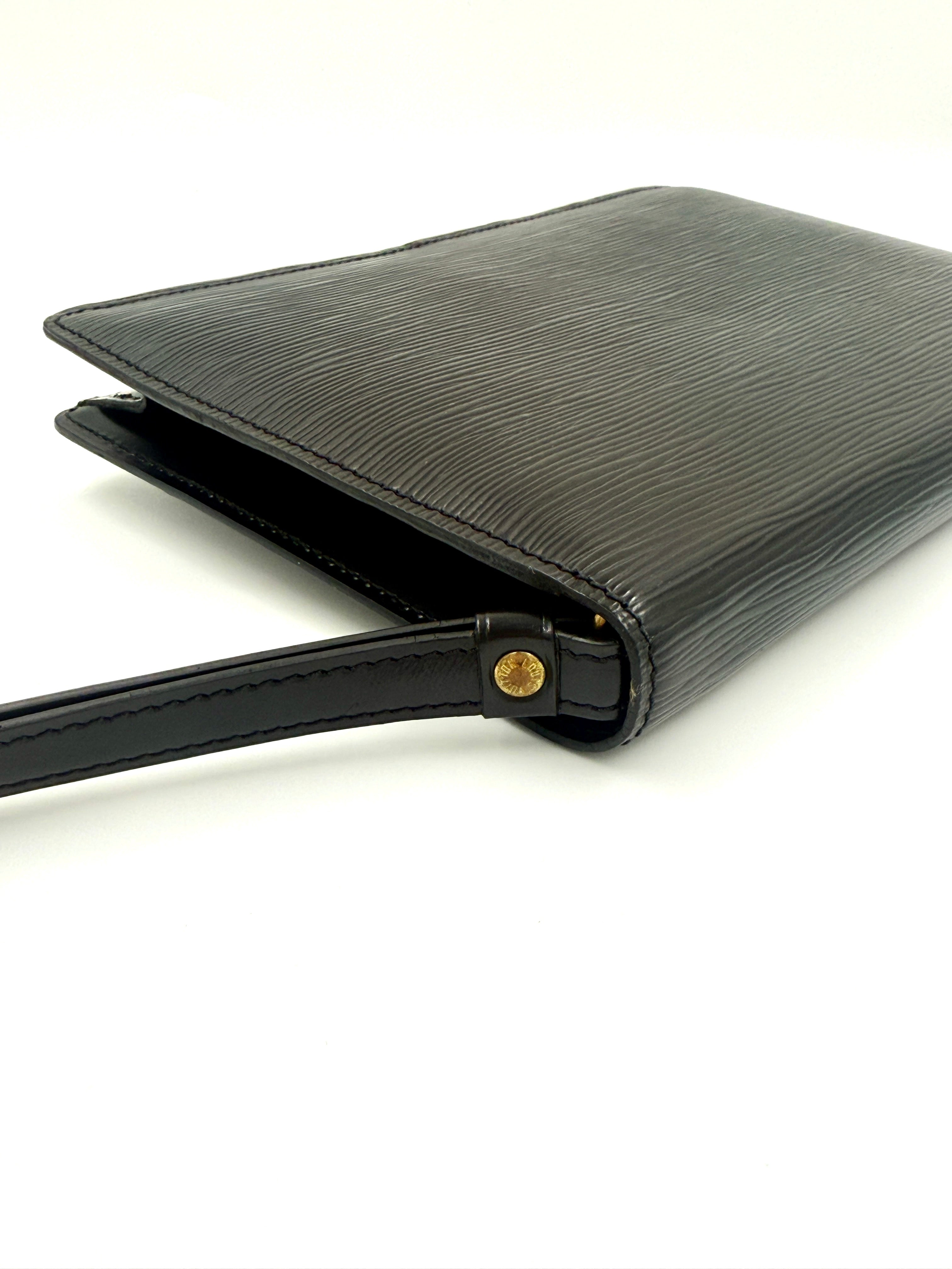 Pre-Owned Louis Vuitton Epi Leather Sellier Dragonne Clutch Bag Black Gold Hardware - Authenticated